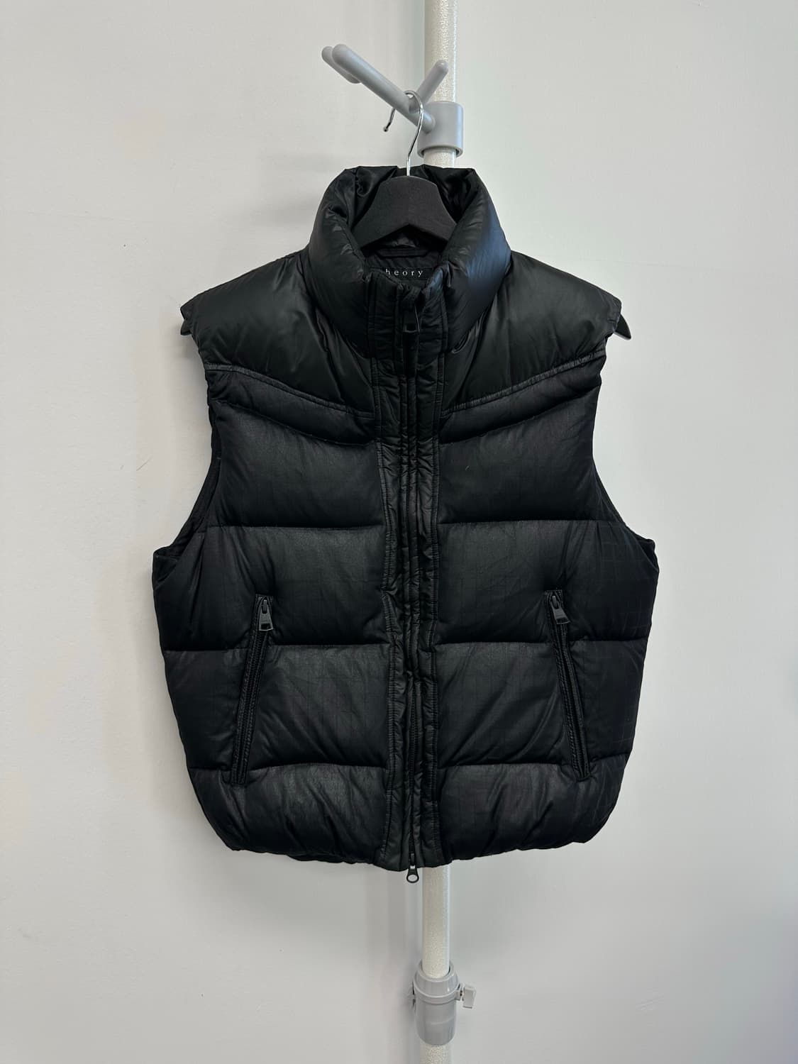 띠어리 코팅 나일론 다운 패딩 조끼 상품이미지1