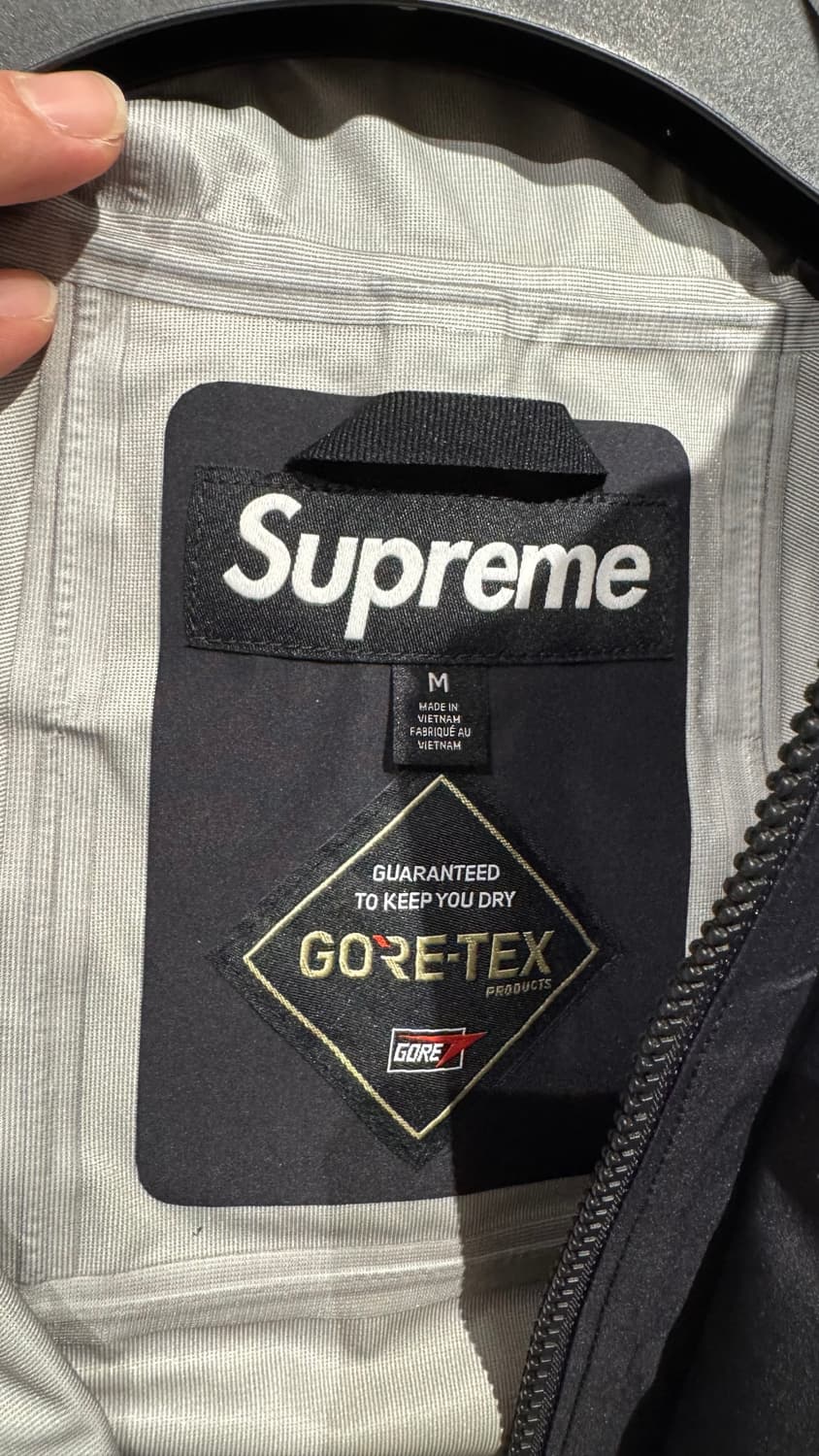 슈프림 고어텍스 테이프드 심 쉘 자켓 블랙 상품이미지3