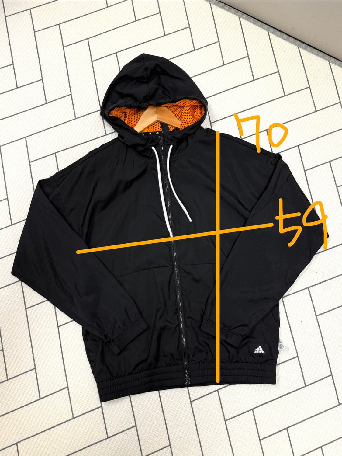 남성 100 L / 아디다스 바람막이 백로고 블랙 오렌지 상품이미지2