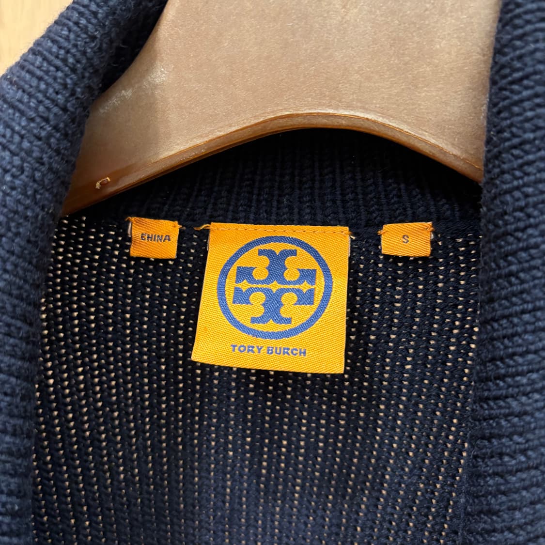 토리버치 롱 니트 가디건 자켓 허리 스트랩 골드 버튼 지퍼 디테일 네이비 상품이미지8