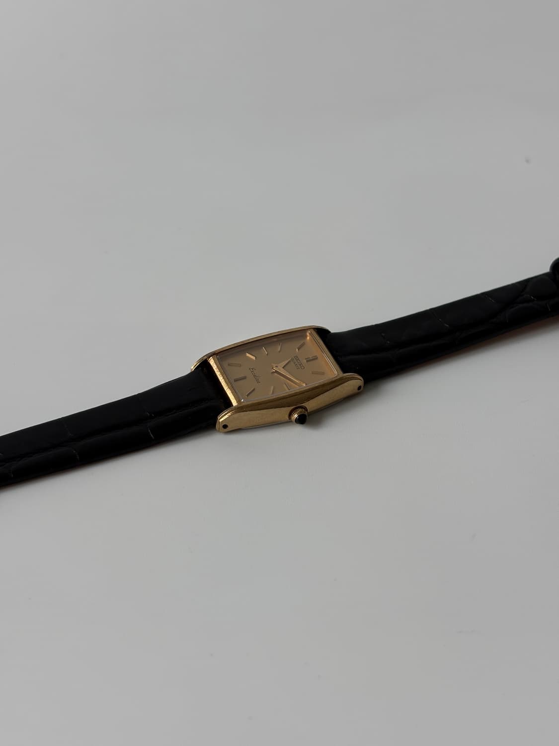 1980년대 빈티지시계 Exceline 텍스쳐 베젤 골드 탱크 쿼츠 여성 상품이미지5