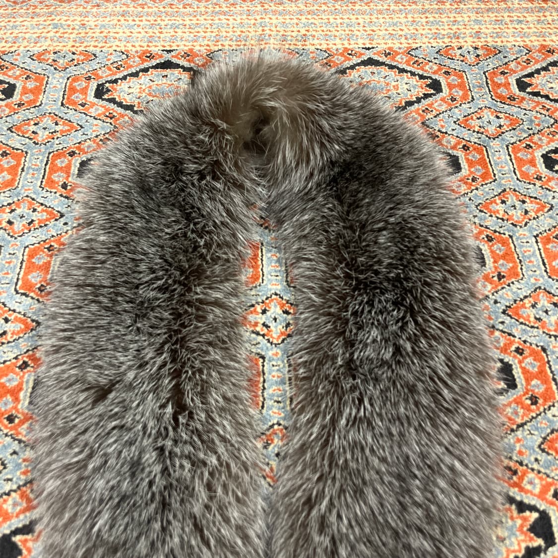 질스튜어트 브라운 폭스퍼 숏 머플러 상품이미지2