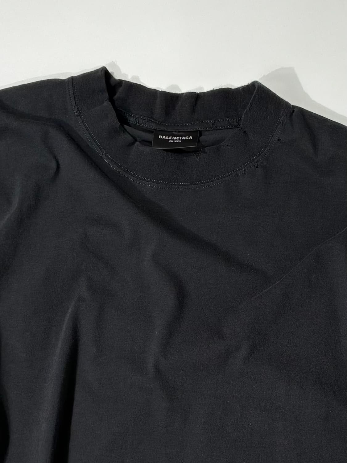 발렌시아가 미디엄 핏 디스트레스드 티셔츠 페이디드 블랙 L사이즈 상품이미지2