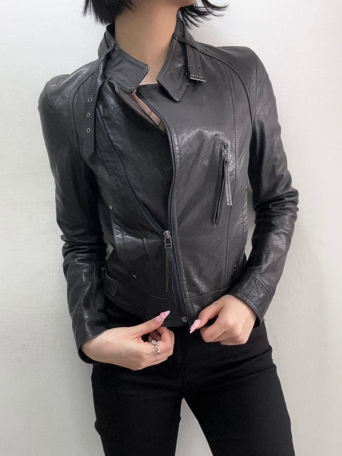 [램스킨] 올리비아하슬러 다크브라운 넥 버클 슬림핏 레더자켓 상품이미지4