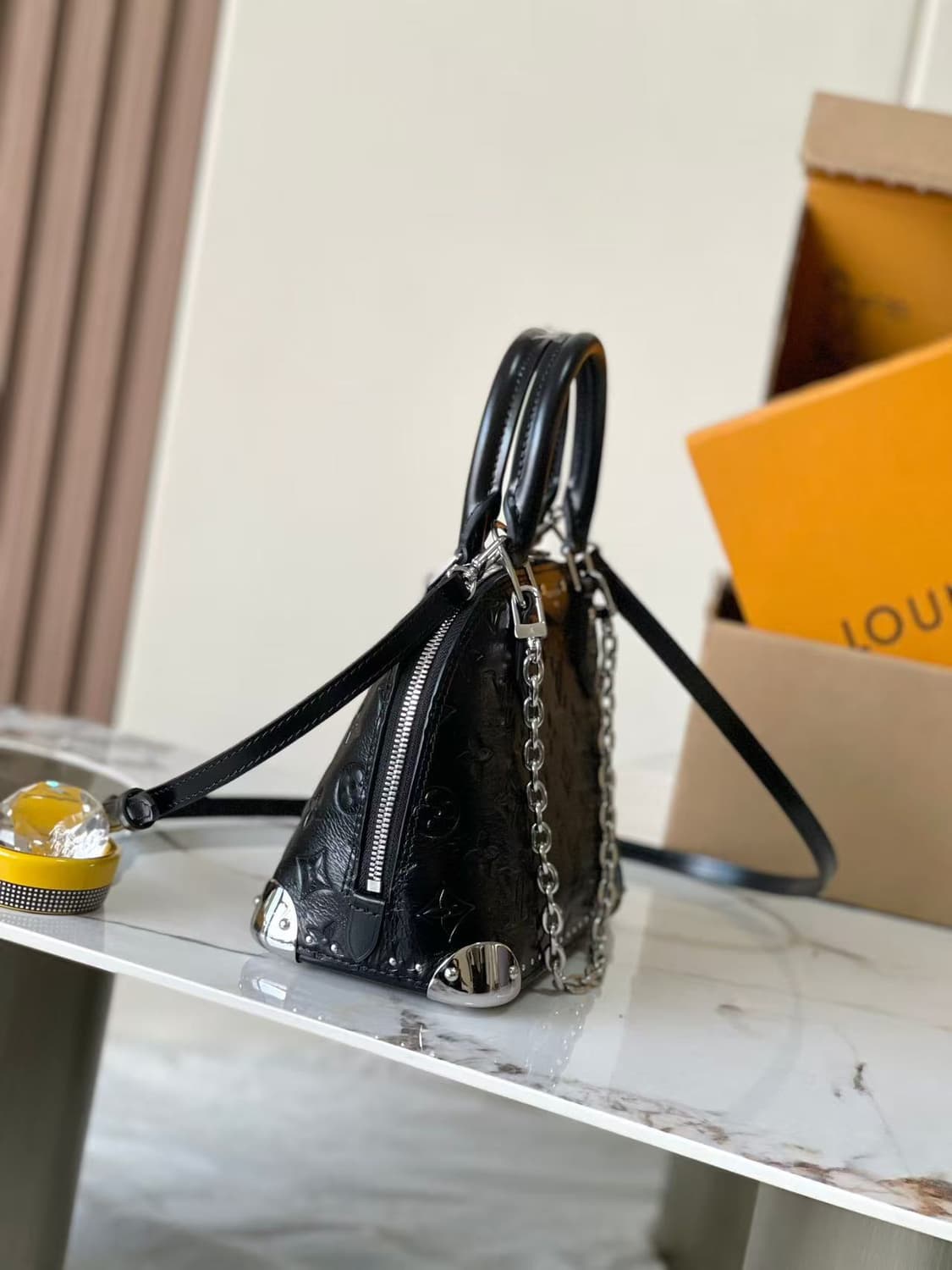 루이비통 모노그램 전체 프린트 알마 백 / 사이즈: 19X11X22
 상품이미지4