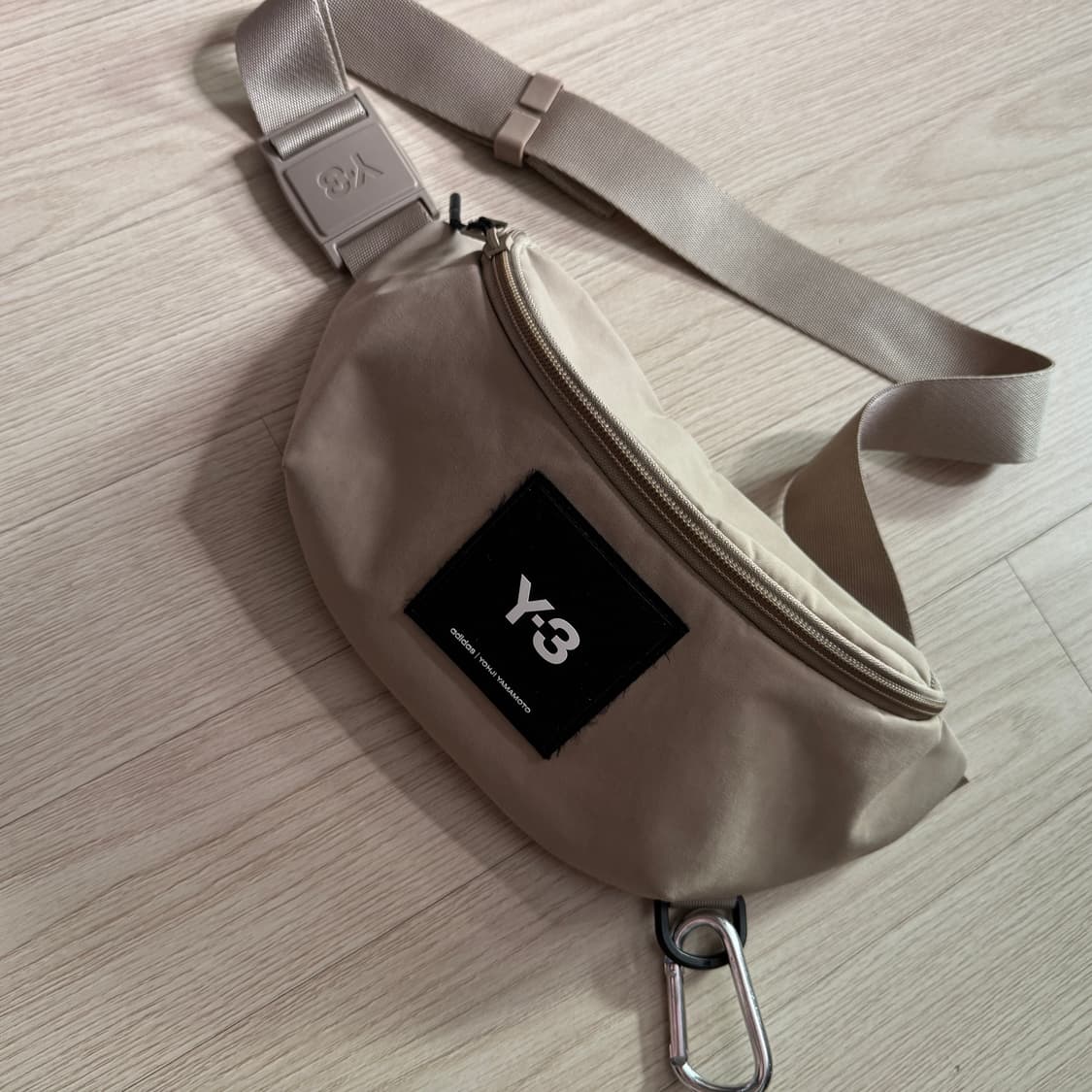 Y-3 로고 크로스 바디 벨트백 팝니다 상품이미지1