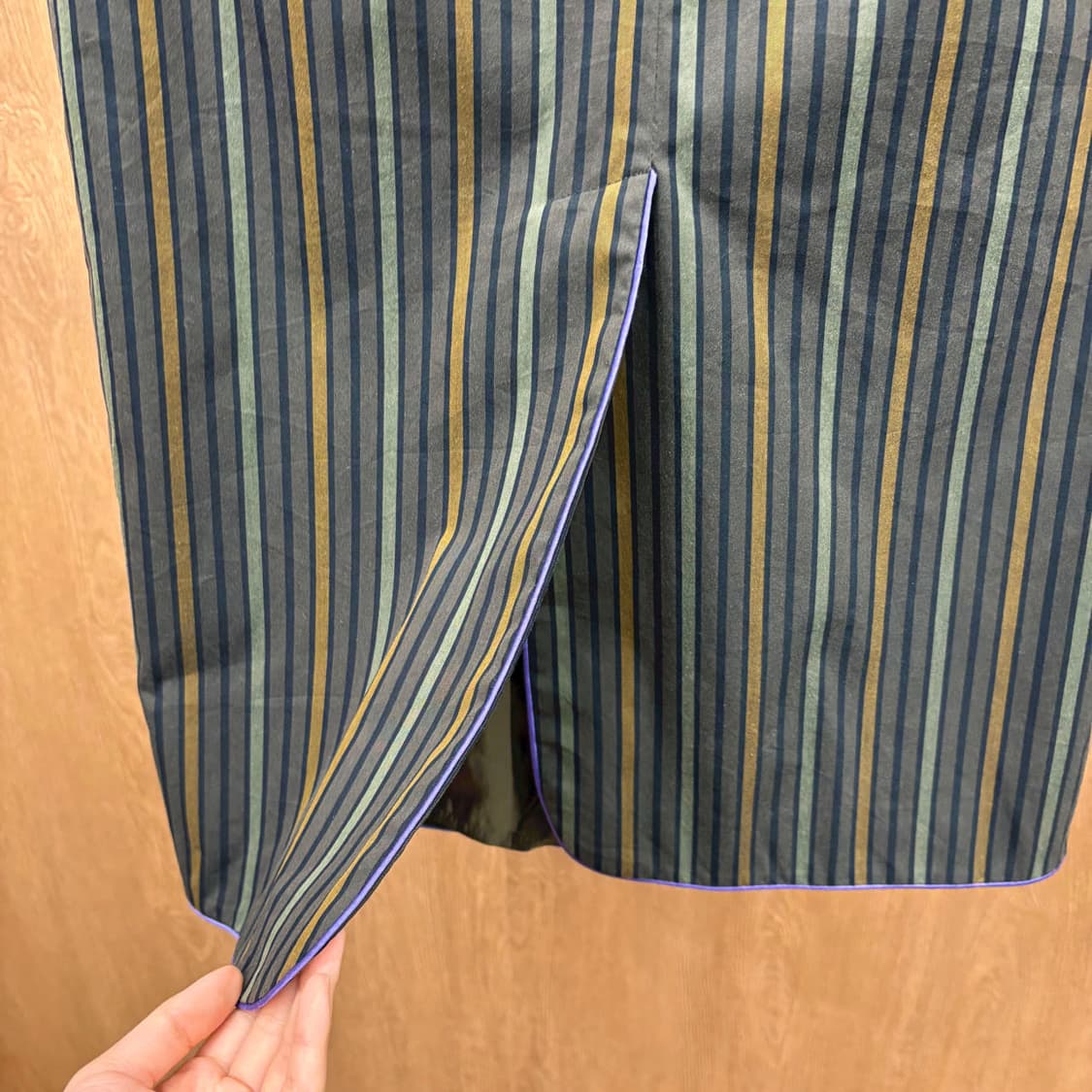 에트로 미디 스커트 스트라이프 절개 배색 디테일 딥그린 상품이미지5