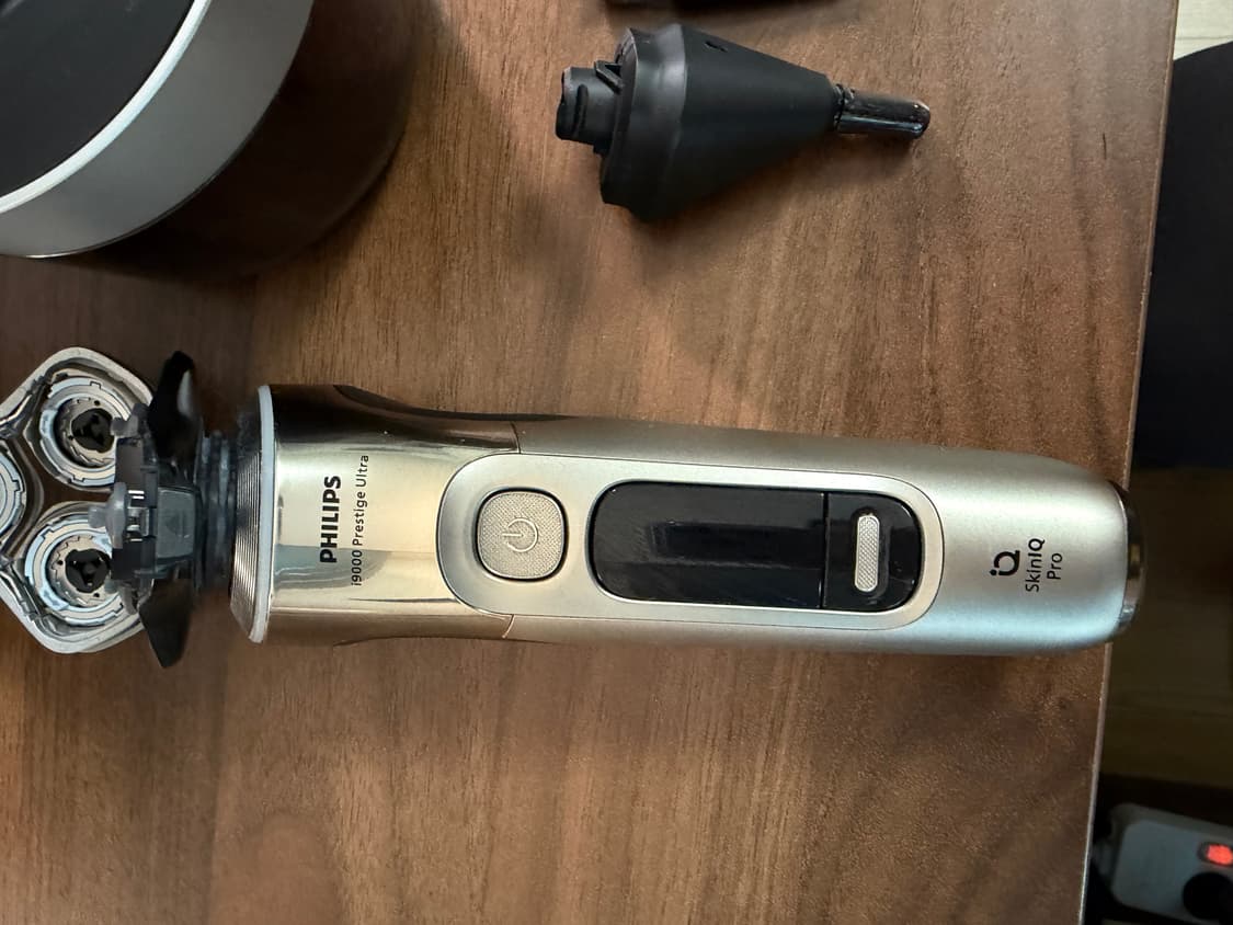 필립스 9000 프레스티지 울트라 골드 면도기 풀세트 상품이미지2