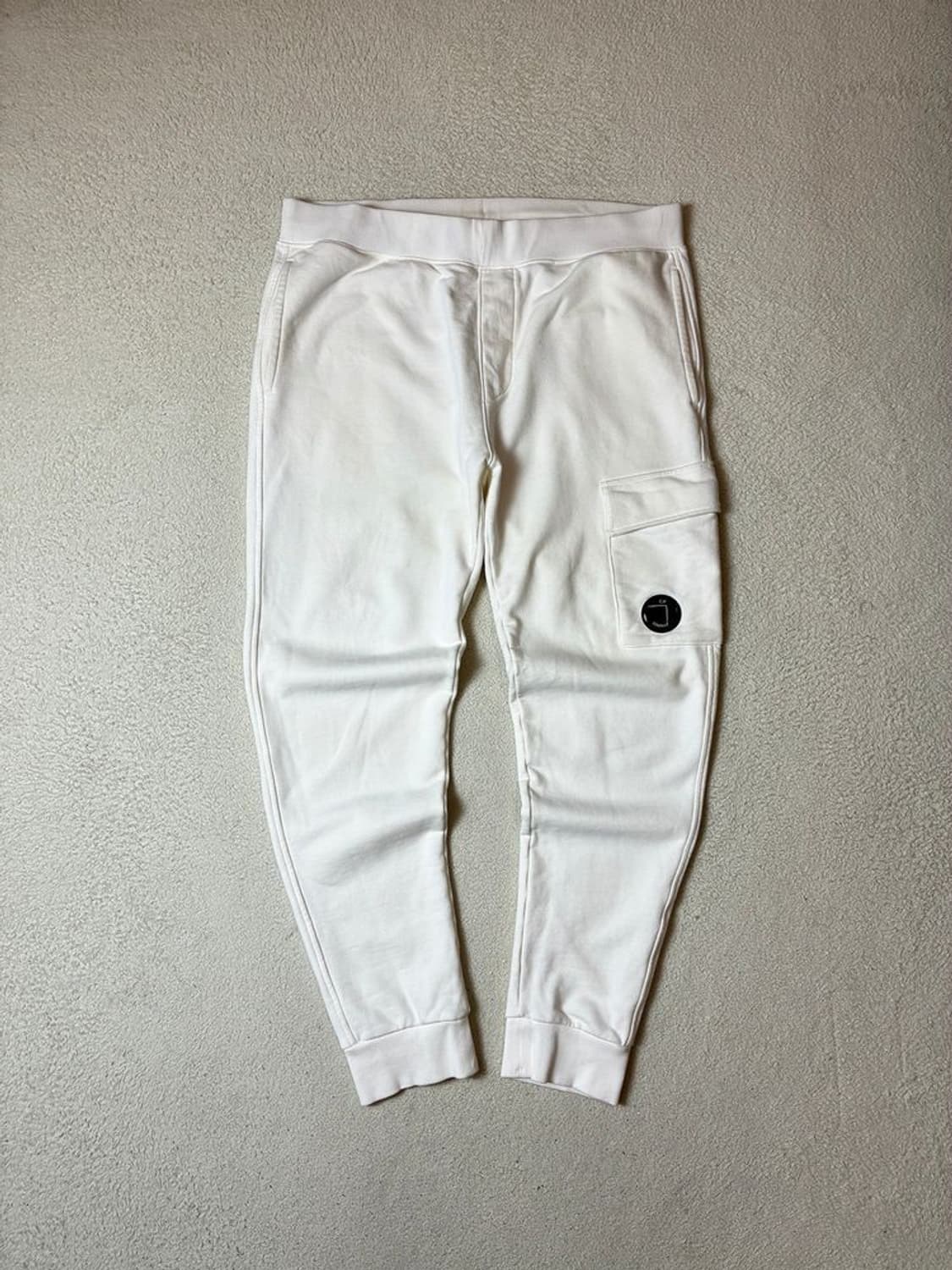 cp컴퍼니 20ss 렌즈 와펜 조거 스웻 팬츠 PN7782 상품이미지1