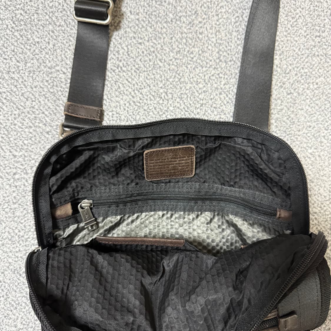 TUMI 투미 알파브라보 크로스백 상품이미지7