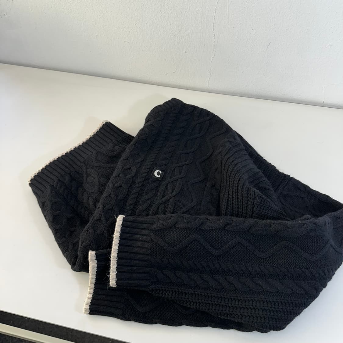 M 커버낫 블랙 오버핏 꽈배기니트 상품이미지1