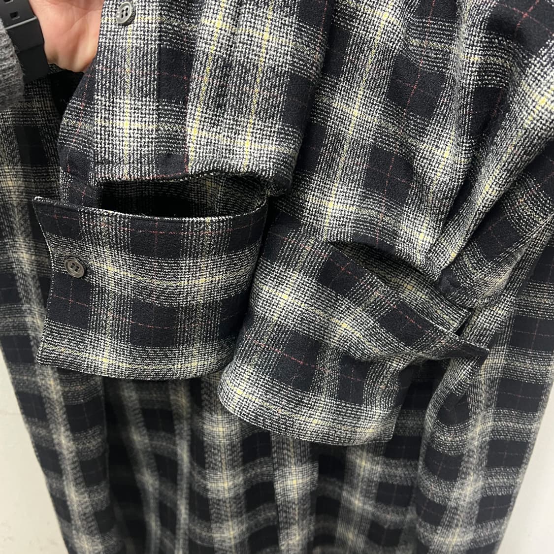 솔리드옴므 오버핏 언발란스 컷 오프 플란넬 체크 셔츠 110 상품이미지7