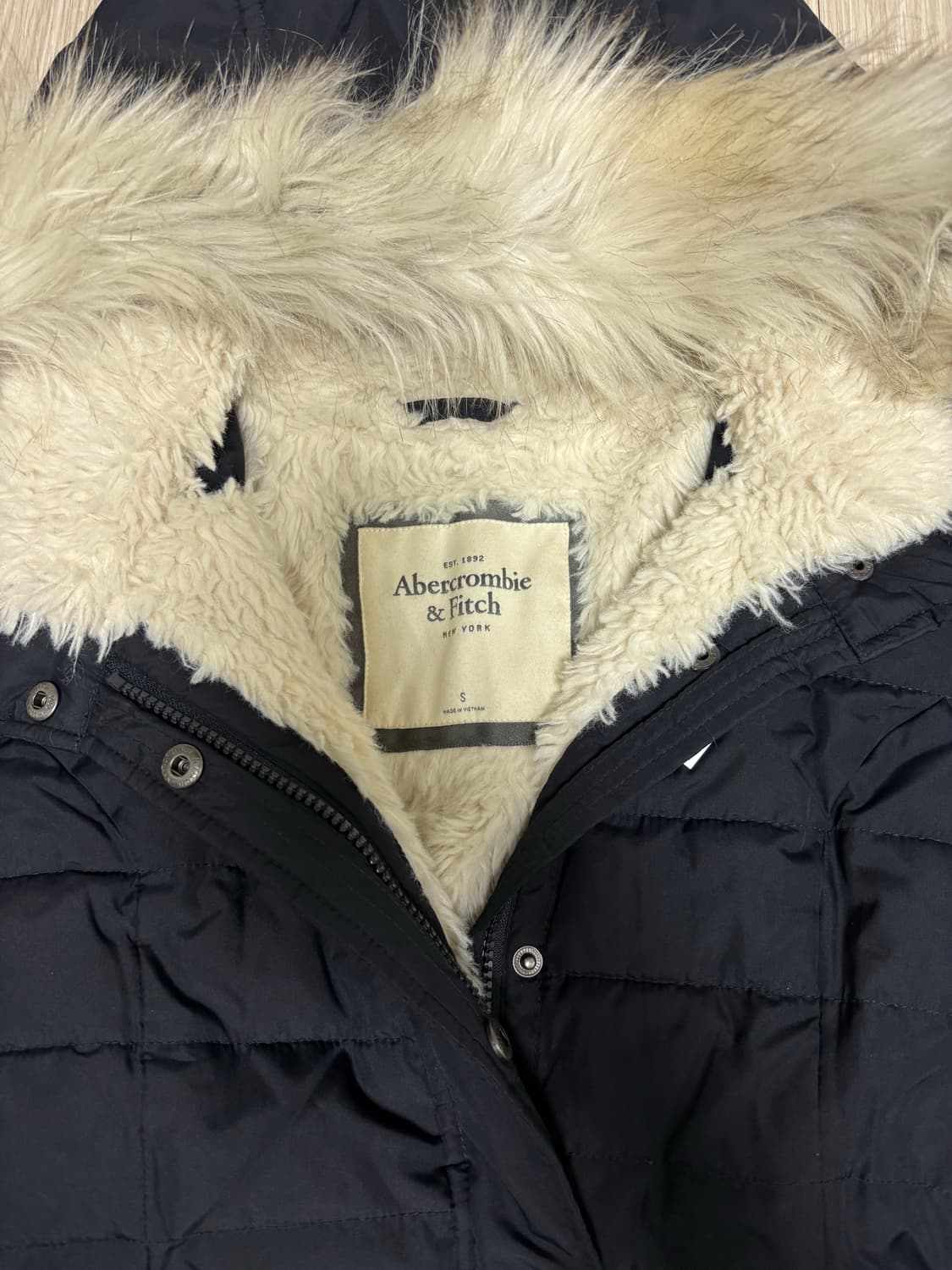 아베크롬비 퍼후드 크롭패딩 슬림핏 네이비  상품이미지2