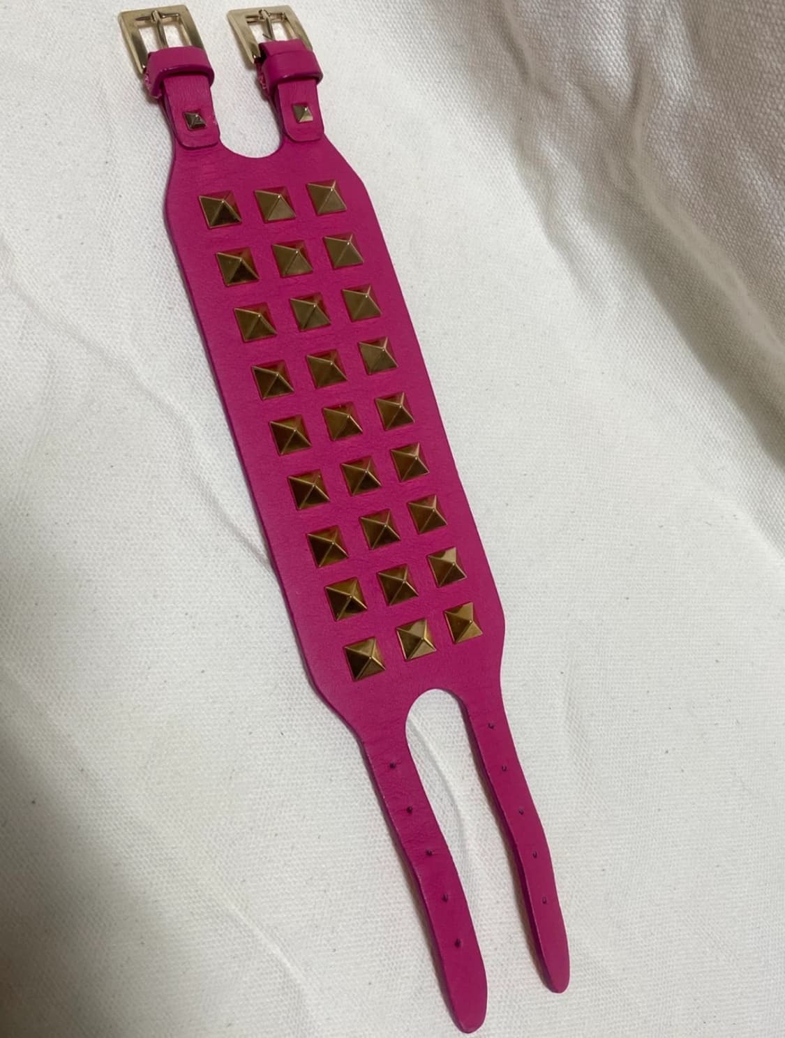 Valentino 락스터드 핑크레더 팔찌 상품이미지6