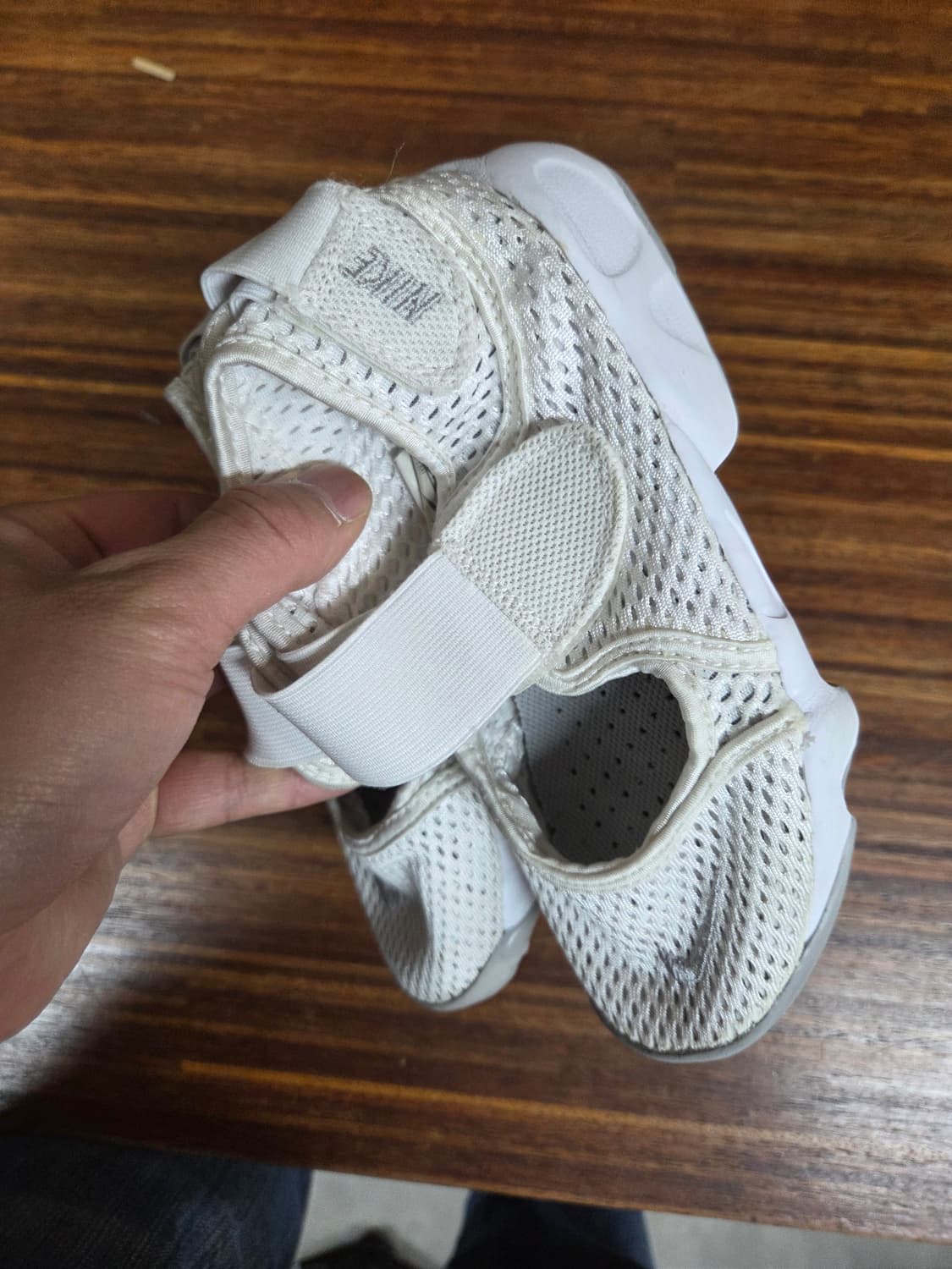 나이키 에어리프트 화이트 210 상품이미지5