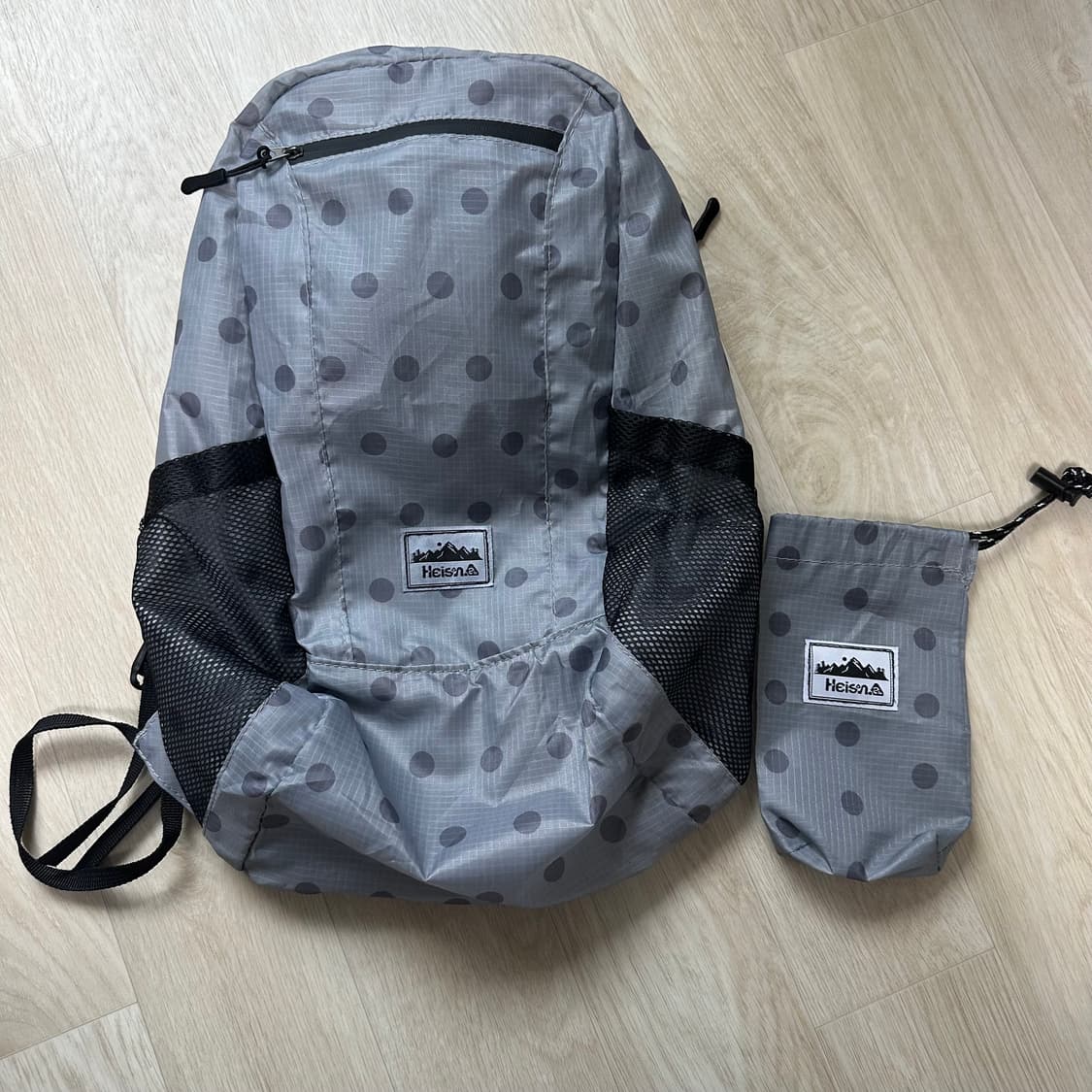 하이산 도트 백팩 차콜 상품이미지3