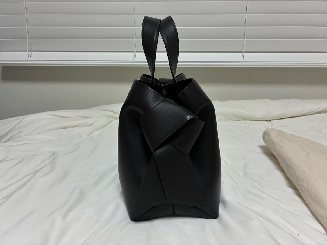 Acne Studios 아크네 스튜디오 무스비 토트백 미디사이즈 블랙 상품이미지3