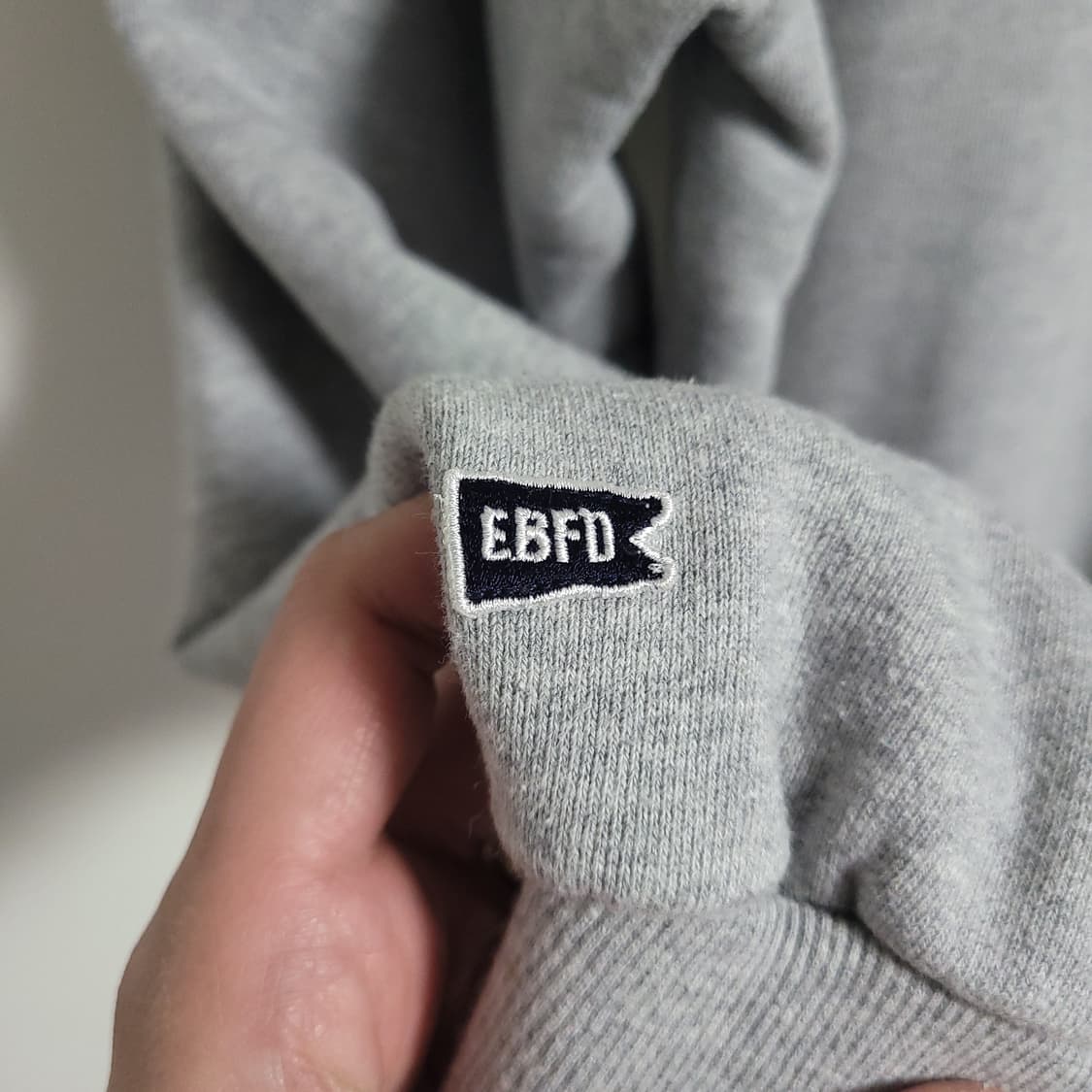 (M) 이벳필드 그레이 캐릭터 자수 맨투맨 티셔츠 상품이미지6