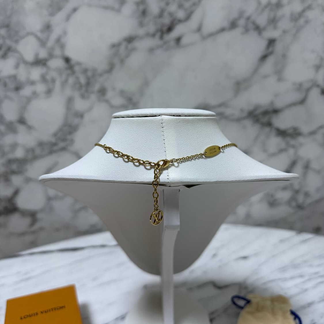 루이비통 아이코닉 에나멜 네크리스 목걸이
 상품이미지5