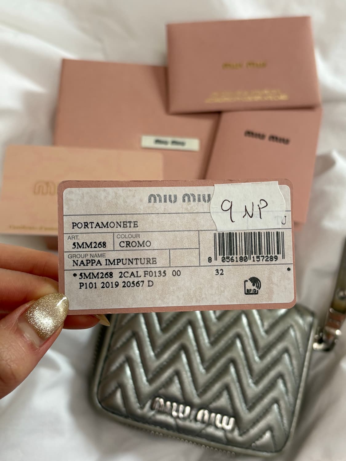 미우미우 마쎄라테 나파 지갑 지퍼돌이 실버 상품이미지2