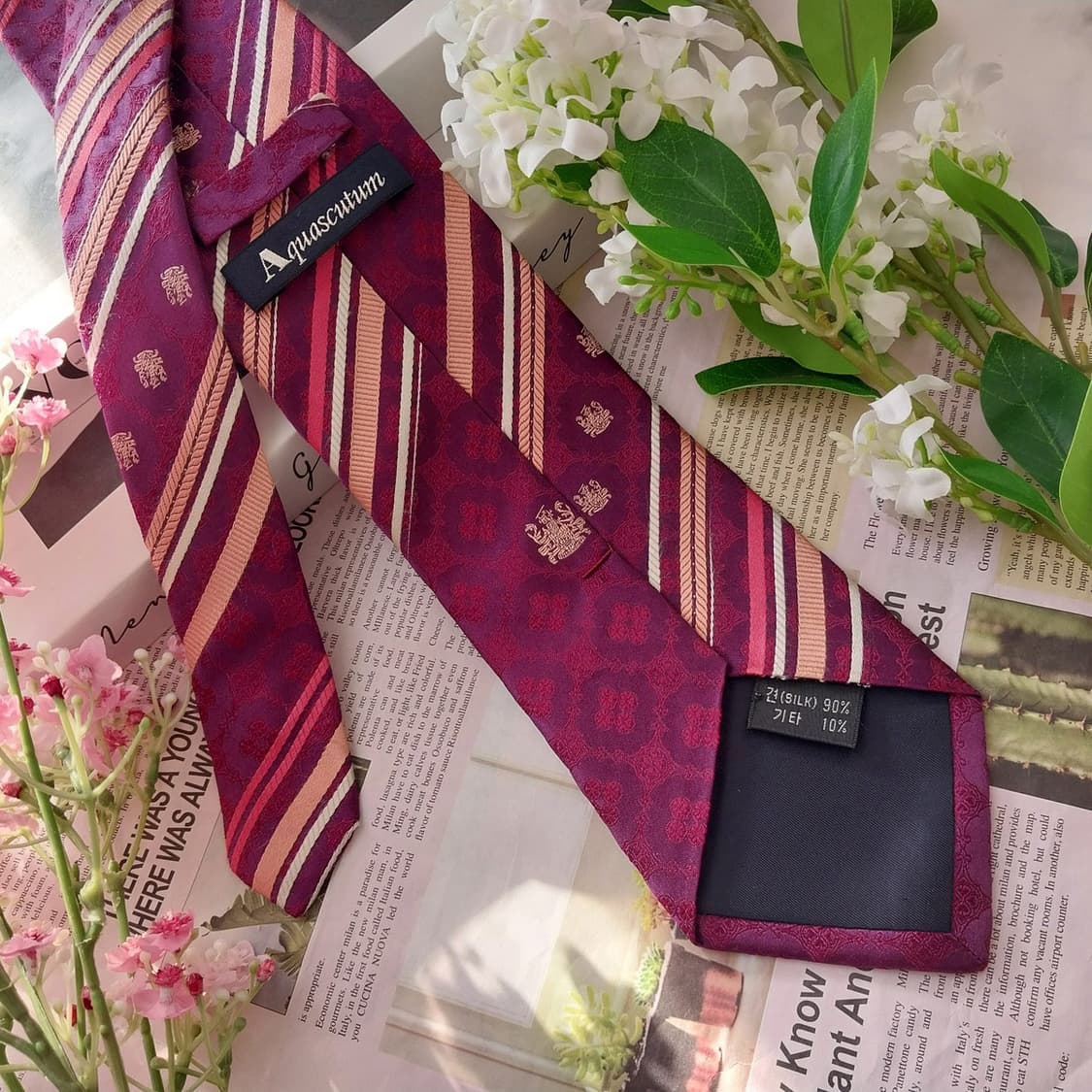 아쿠아스큐텀 실크 스트라이프&엠블럼 넥타이 9cm A+등급 K1539
 상품이미지4