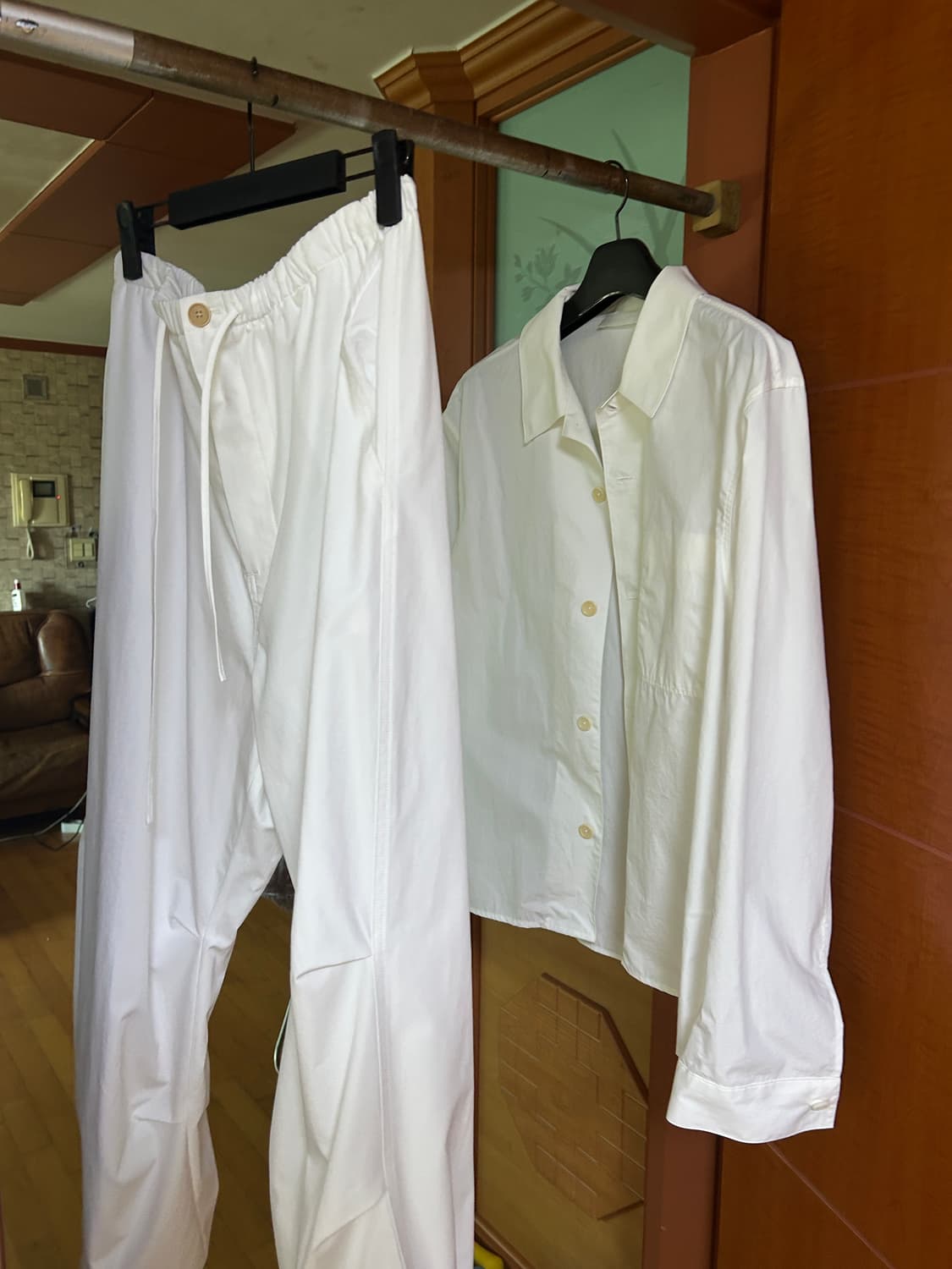 아모멘토 DRAWSTRING CAPRI PANTS 화이트 상품이미지2