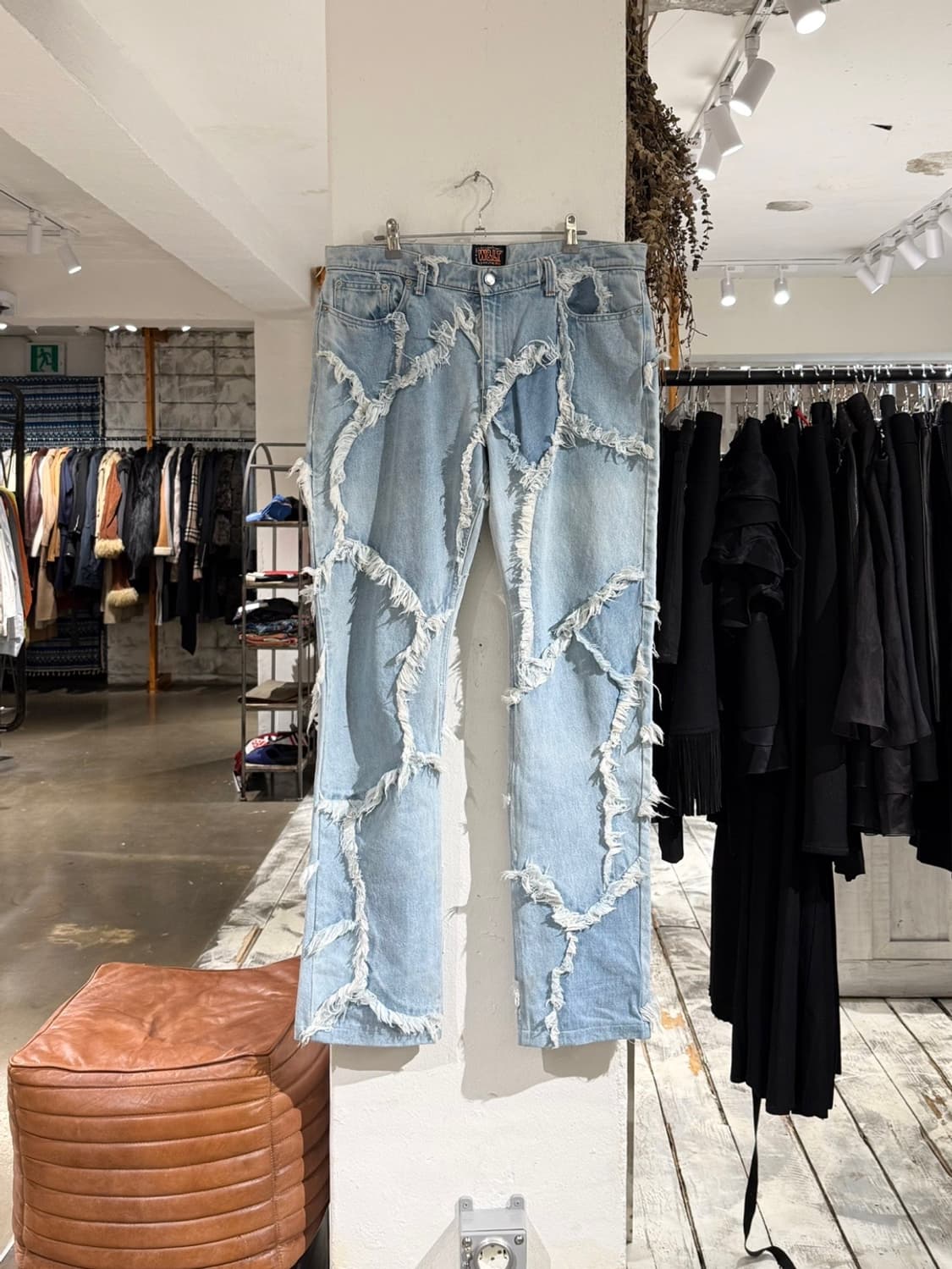 월터 반 베이렌동크 디스트레스 프레이드 데님 팬츠 상품이미지1