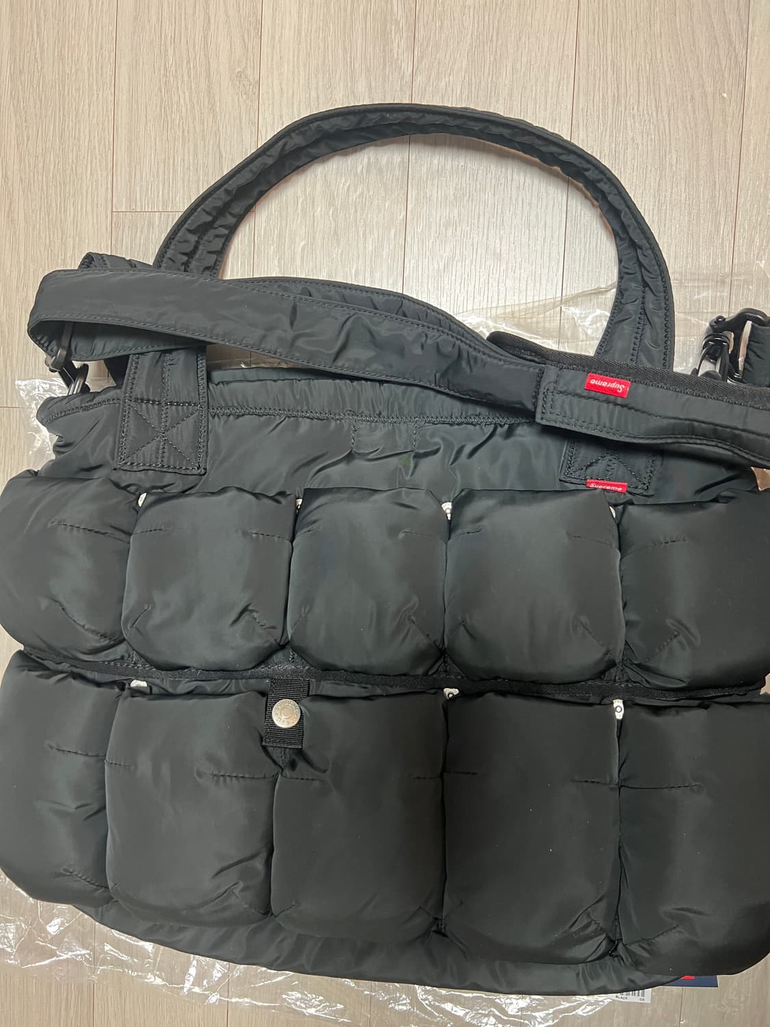 슈프림 x 마리떼 프랑소와 저버 포카츄 퍼퍼 토트백 블랙 - 25SS 상품이미지3