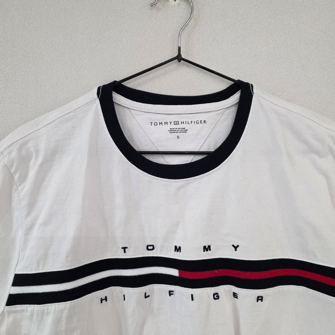 타미힐피거 흰색 로고 포인트 반팔티 S 상품이미지3