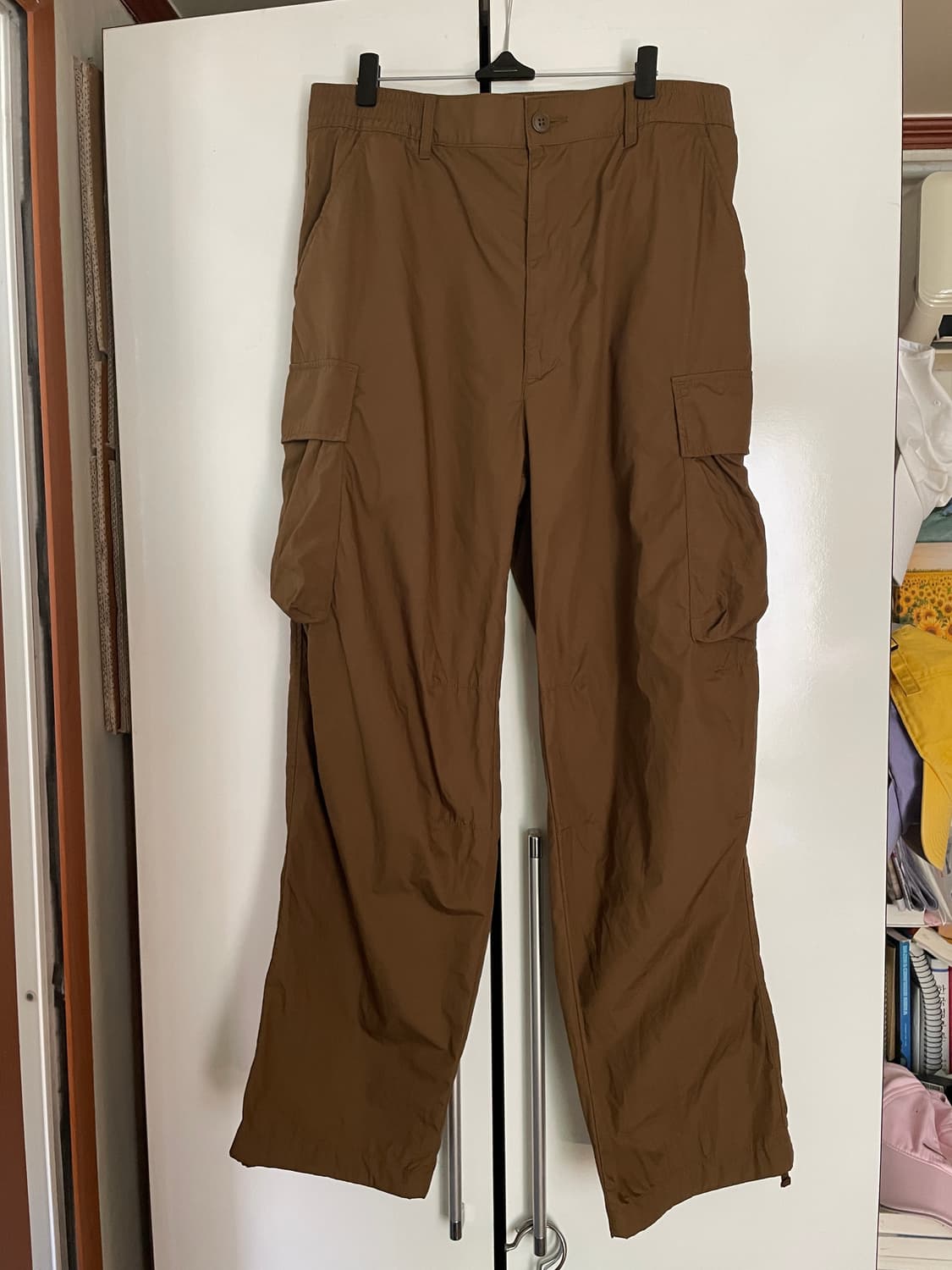 유니클로C 와이드핏 카고 팬츠 브라운 상품이미지1