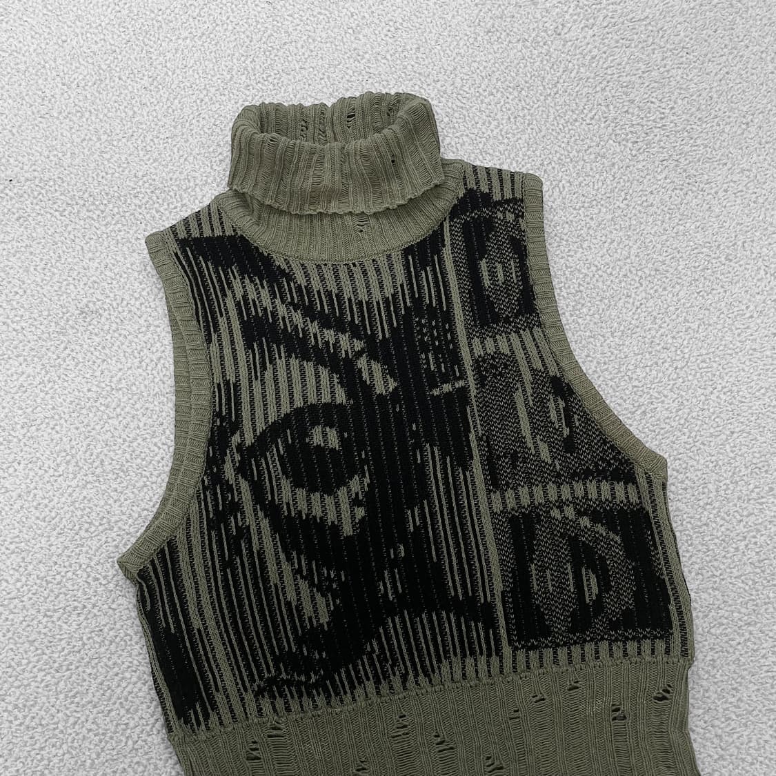 어반아웃피터스 그런지 프린트 탱크탑 니트 상품이미지2