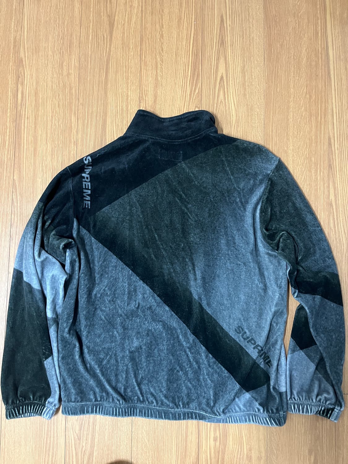 슈프림 지오 벨루어 트랙 자켓23ss제품 팝니다 상품이미지3