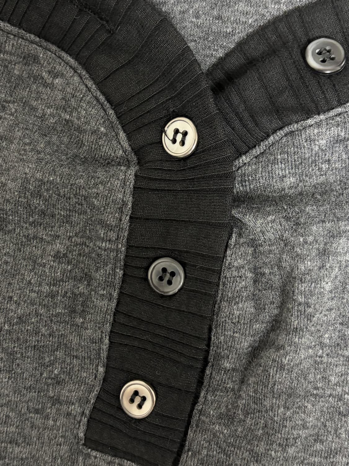 플리즈노팔로우 Ari Button Long Sleeve Top 멜란지블랙 상품이미지3