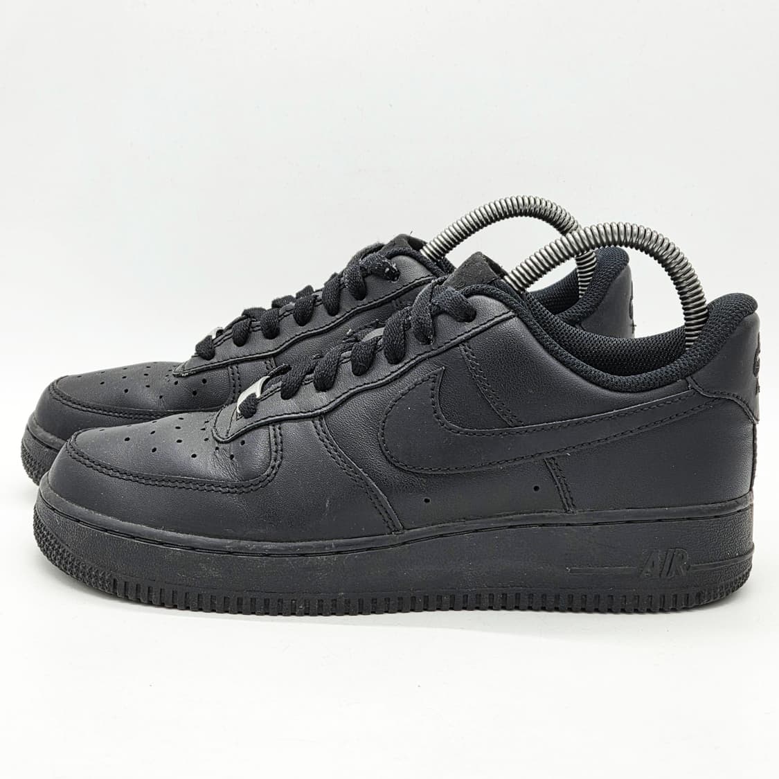 나이키 에어포스 1 '07 로우 트리플 블랙 (250) 상품이미지1