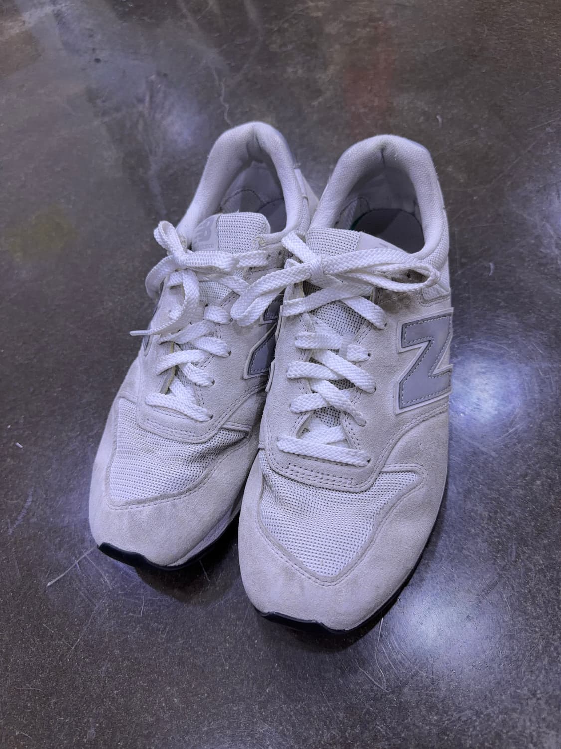 뉴발란스 996 스웨이드 그레이 스니커즈 270 상품이미지2