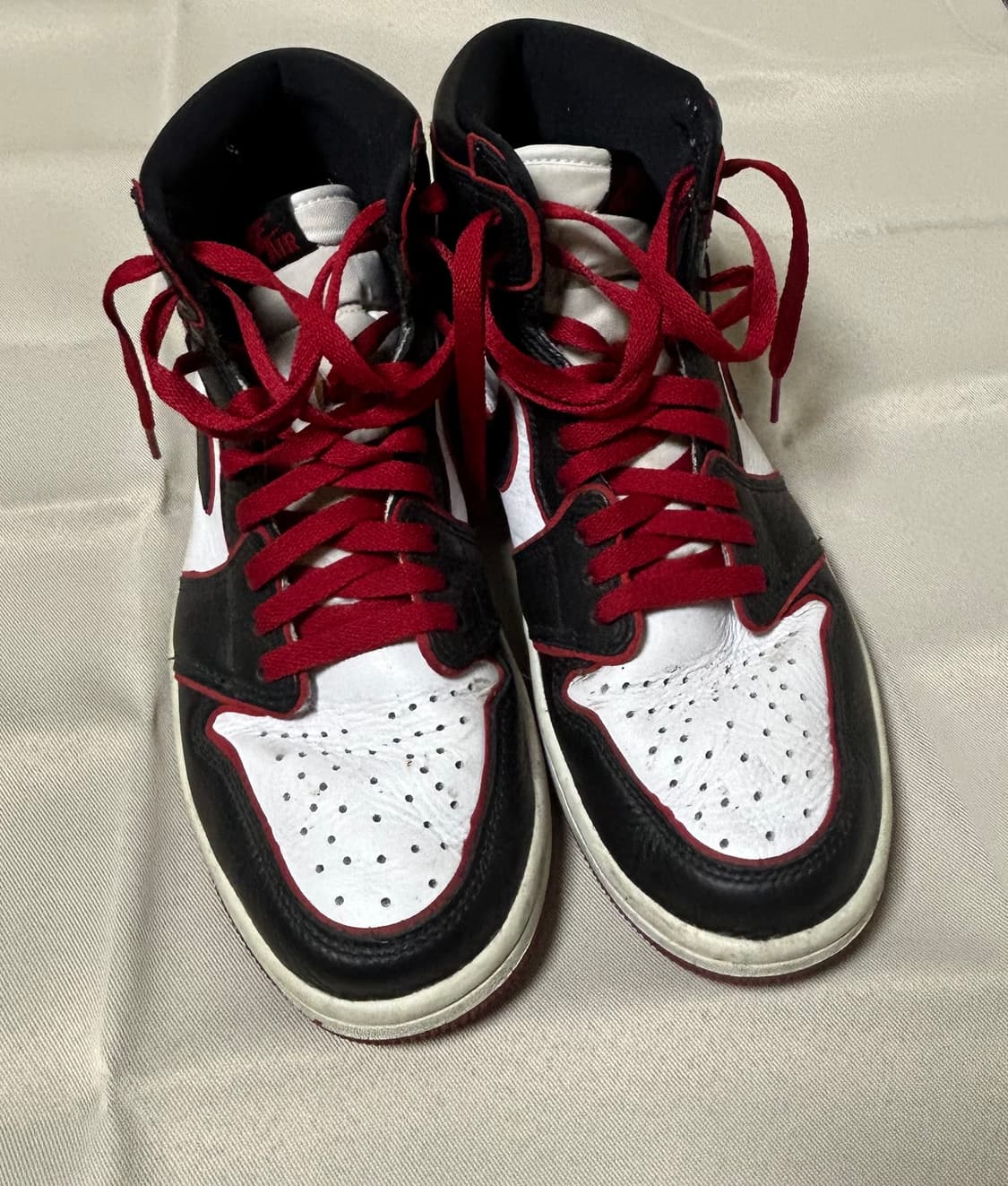 Jordan 1 Retro High OG Bloodline 상품이미지3