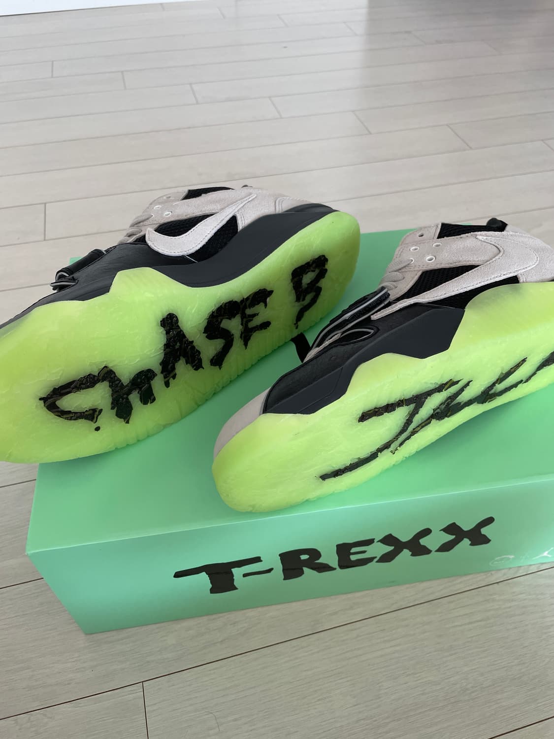 조던 x 트래비스 스캇 x 체이스 B 점프맨 잭 TR 블랙 나이트 실버 상품이미지2