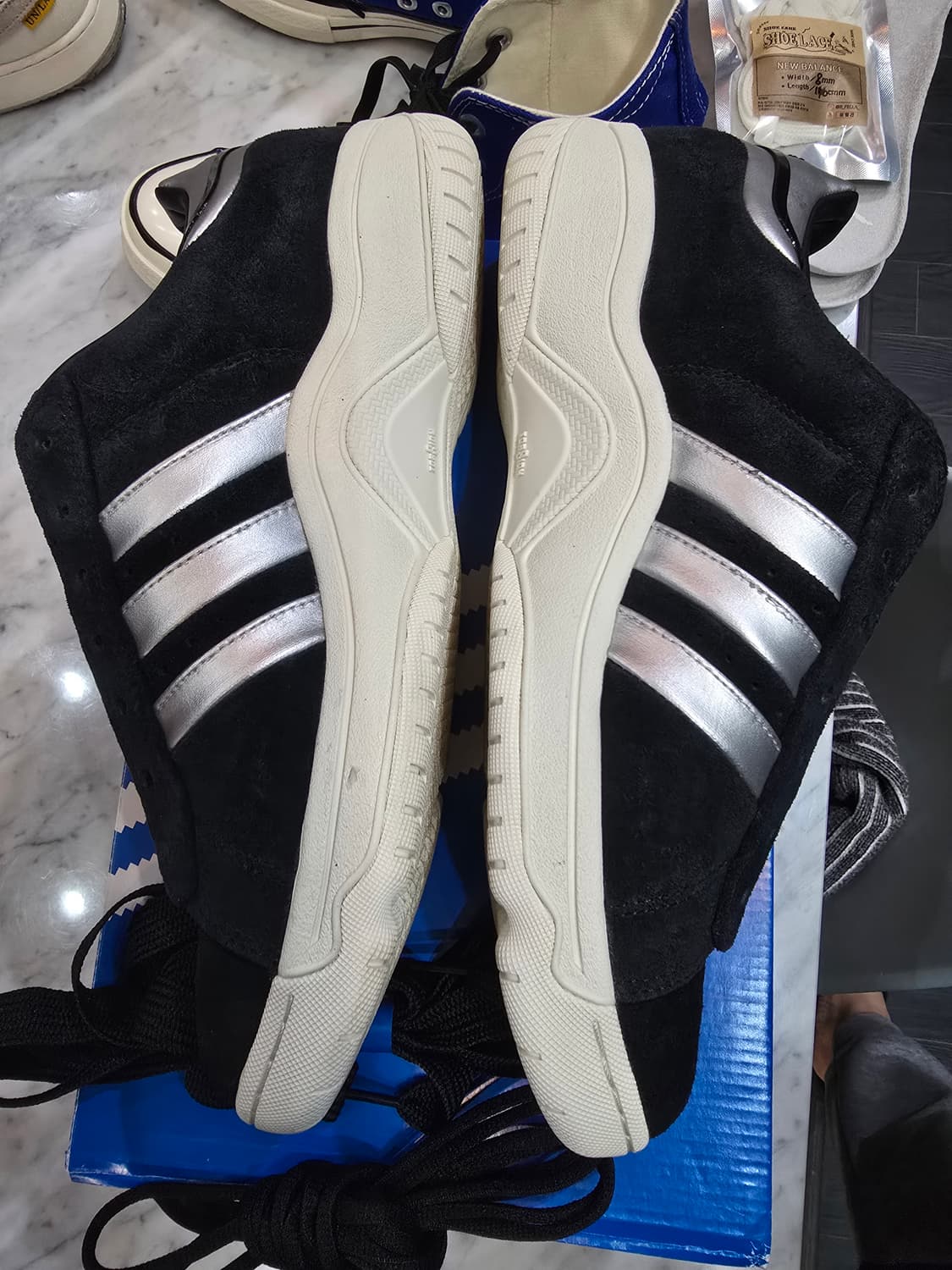 극미중고 캠퍼스x 아트모스 슈프림블랙 285 상품이미지3