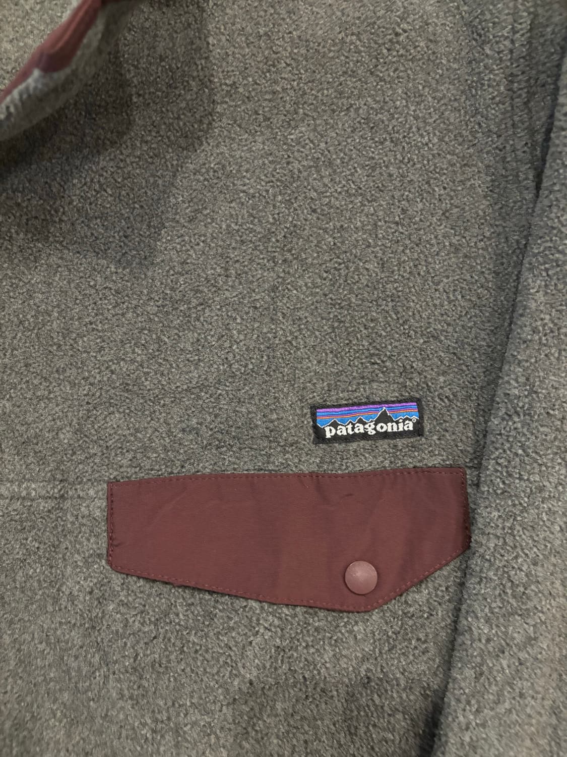 파타고니아 헤비웨이트 신칠라 그레이 버건디 M사이즈 판매합니다. 상품이미지4
