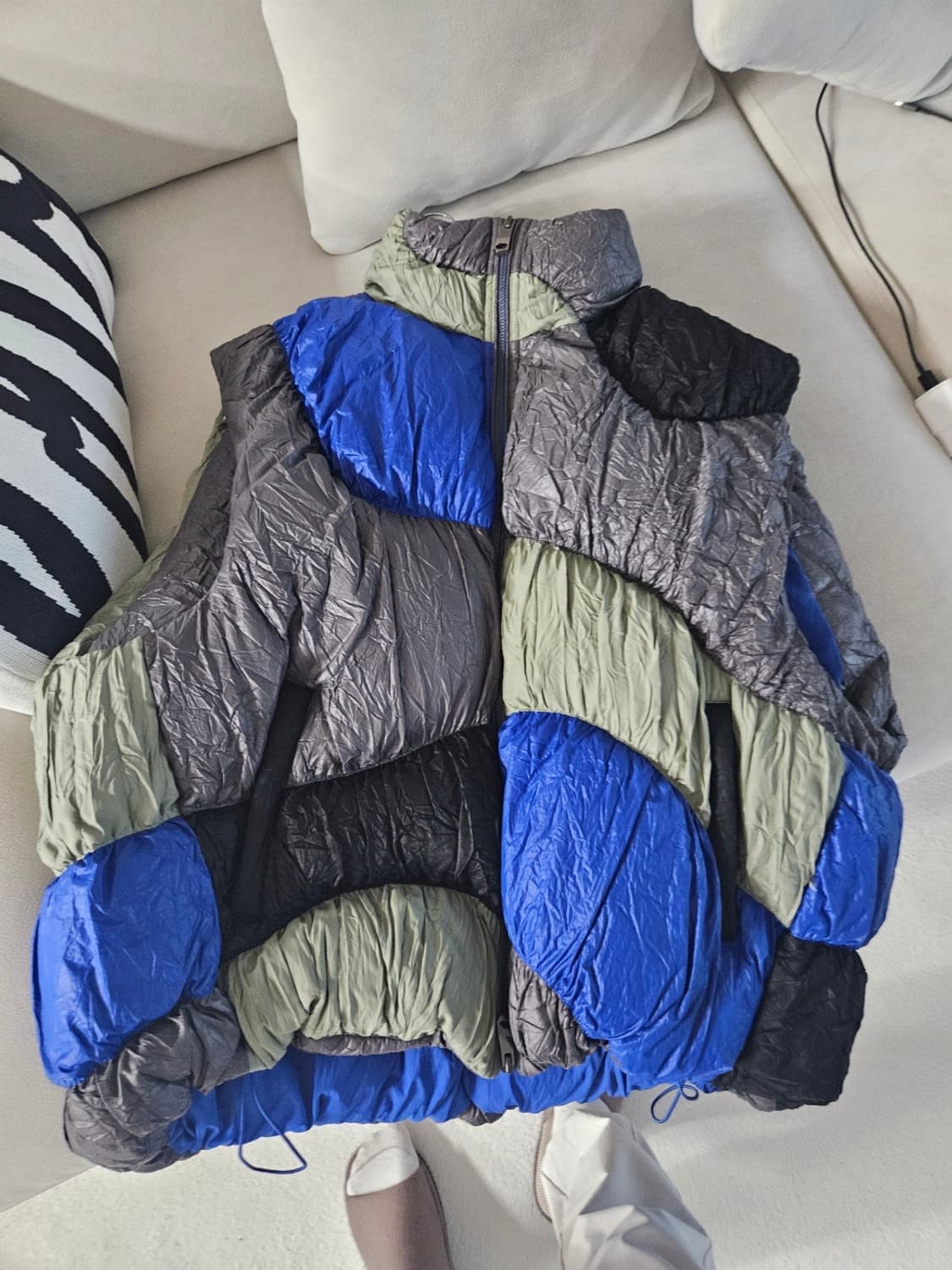 아더에러 아렌 다운 베스트 카키 상품이미지3