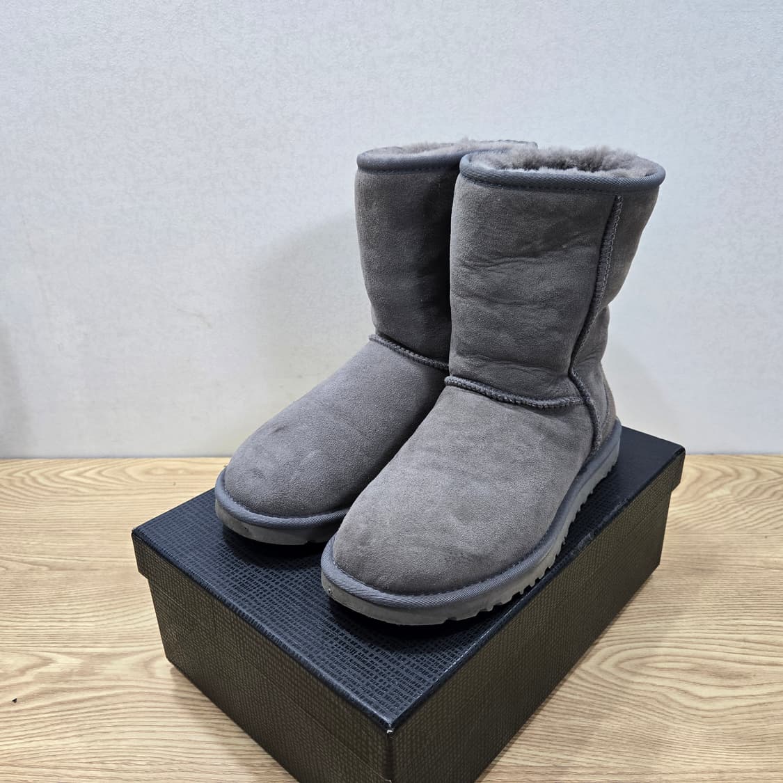 240 어그 UGG 클래식 숏 그레이 어그부츠 상품이미지1