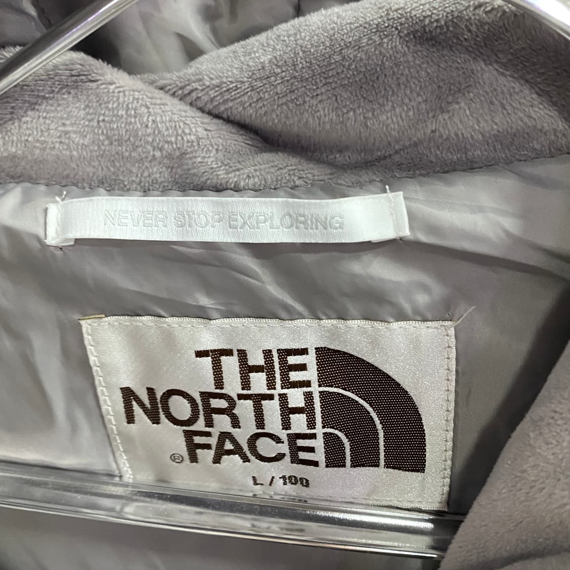 노스페이스 미디움 라이트 그레이 패딩 B4065 상품이미지4