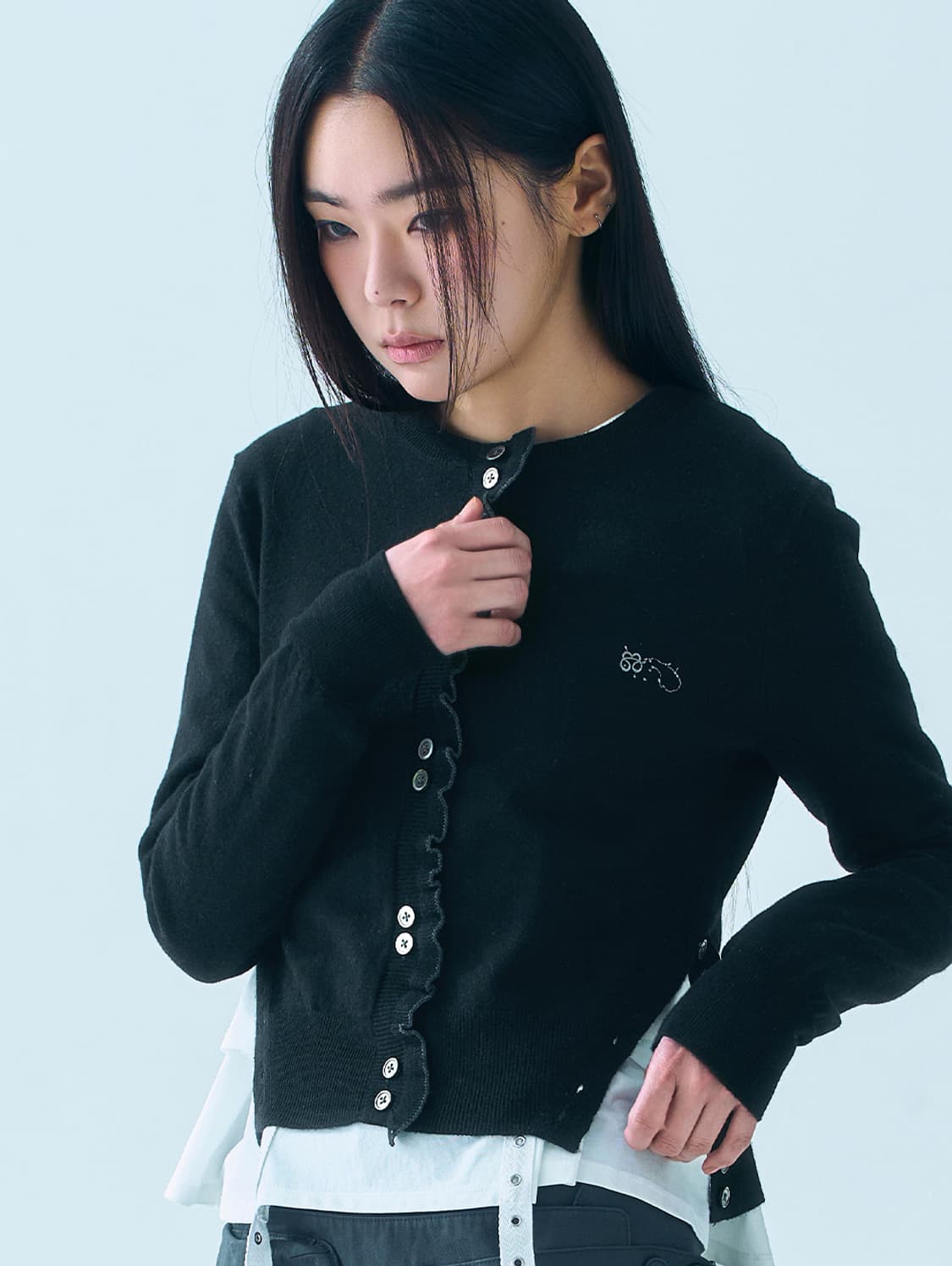 뚜오미오 SIDE BUTTON RUFFLE CARDIGAN 상품이미지2