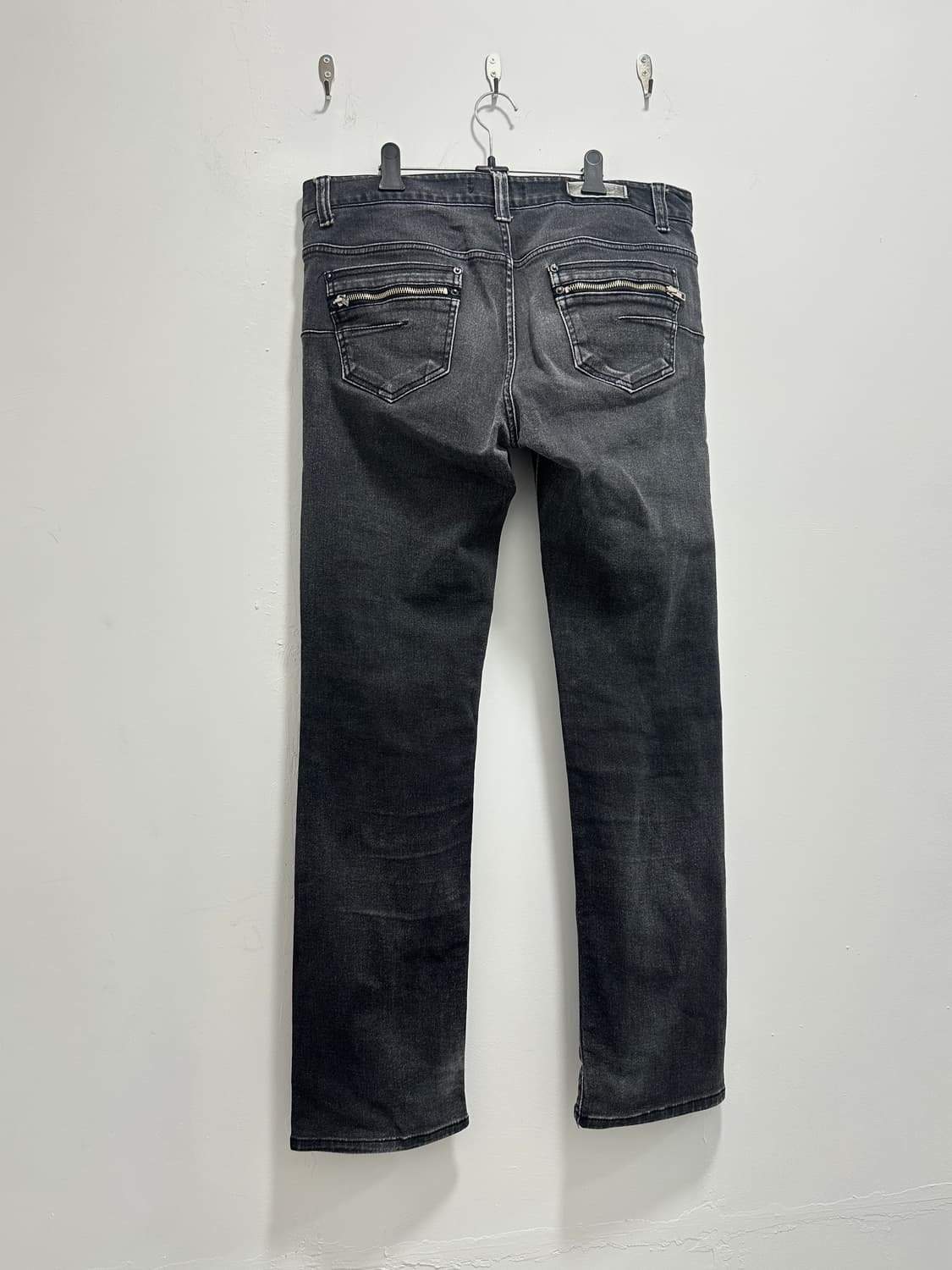 Back zipper detail gray washing jeans 상품이미지4