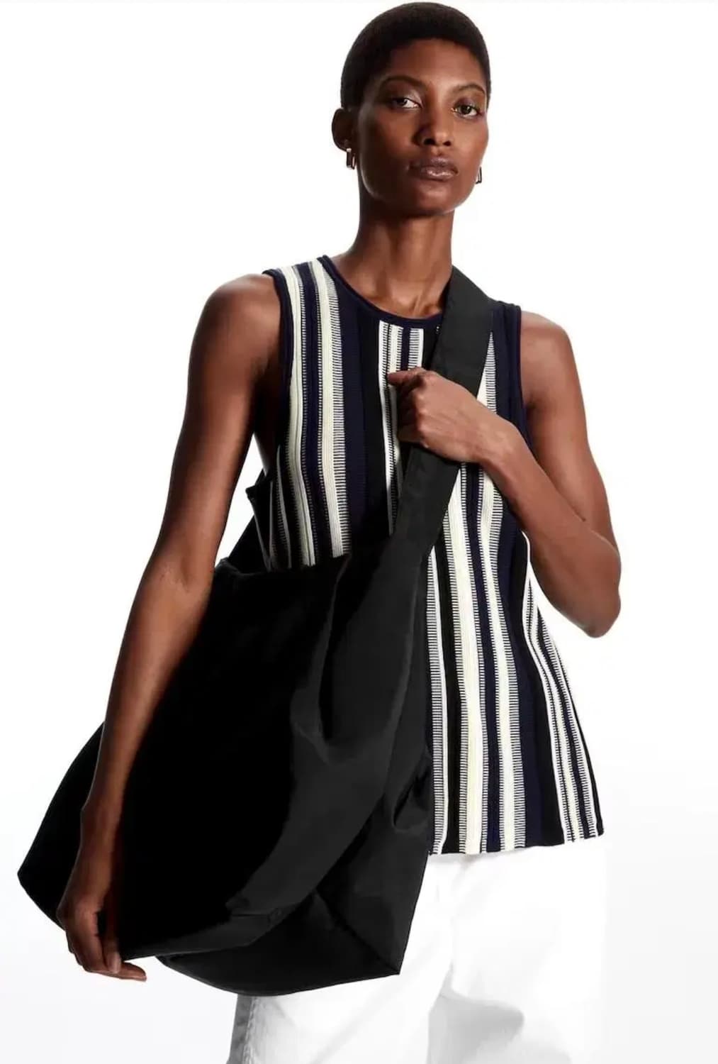 cos 코스 오버사이즈 드레이프 크로 스바디 백 블랙 상품이미지2