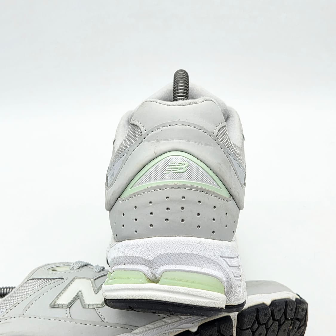  뉴발란스 2002R 그레이 화이트 (255 D)  상품이미지2