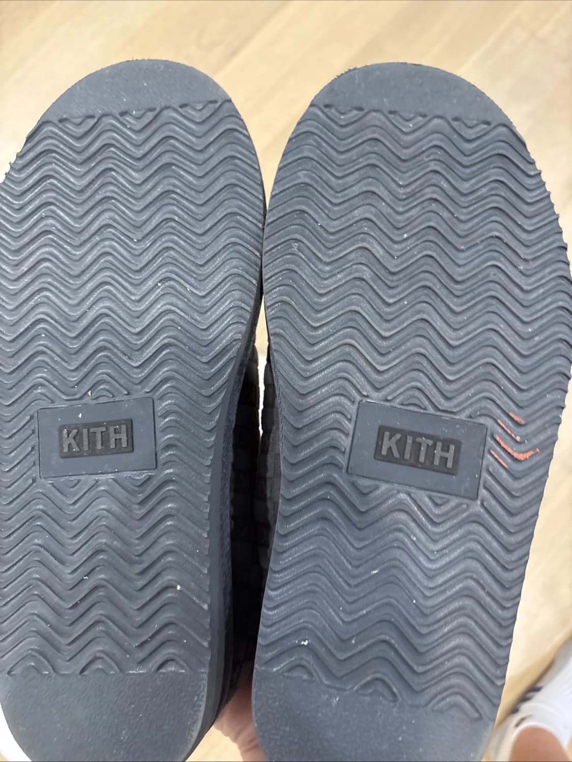 키스 모노그램 시어링 슬리퍼 상품이미지4