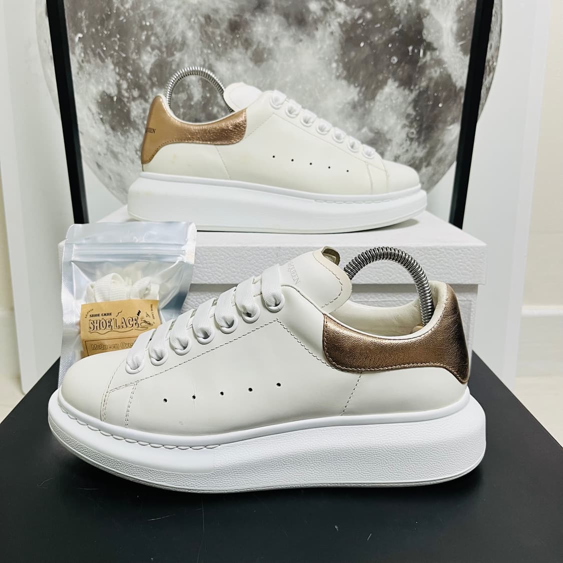 정품 37.5) 알렉산더 맥퀸 로즈골드 오버솔 스니커즈 235~240 상품이미지1