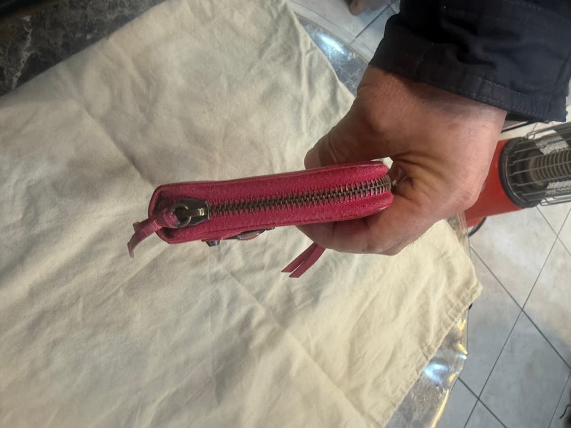 정품 발렌시아가 모터 장지갑 팝니다 상품이미지5