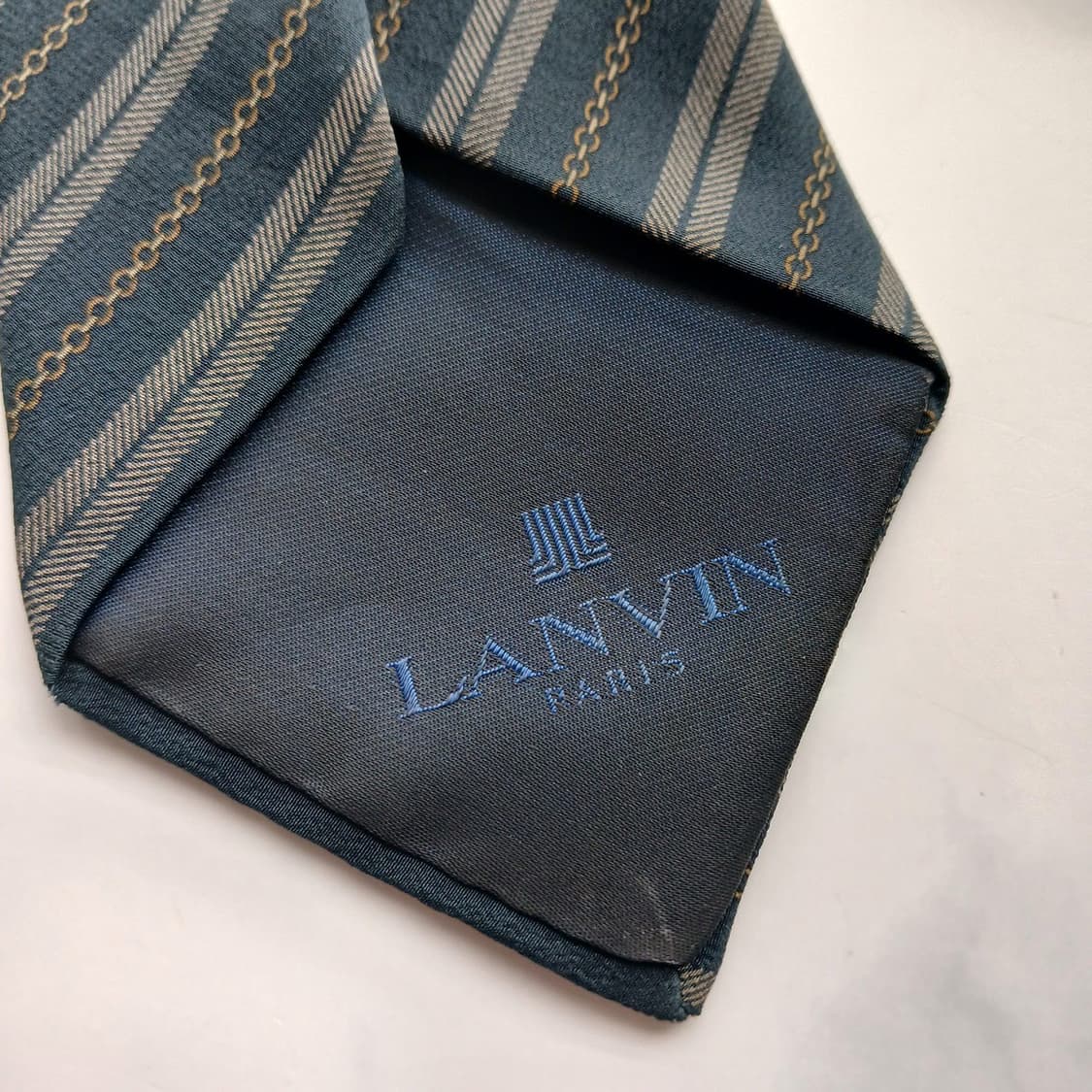 랑방 실크 네이비 스트라이프 넥타이 8.3cm B등급 A18540
 상품이미지9